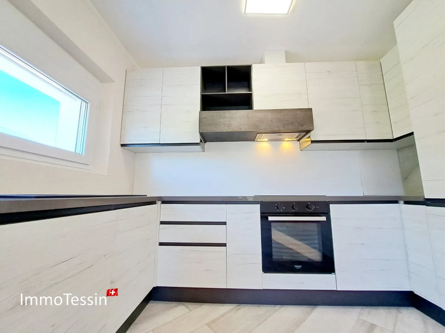 Proprietà unica con 2 ville e scuderia ideale per l'allevamento di cavalli, con terreno di 4400 m2 a Giubiasco - Foto 13 di 13