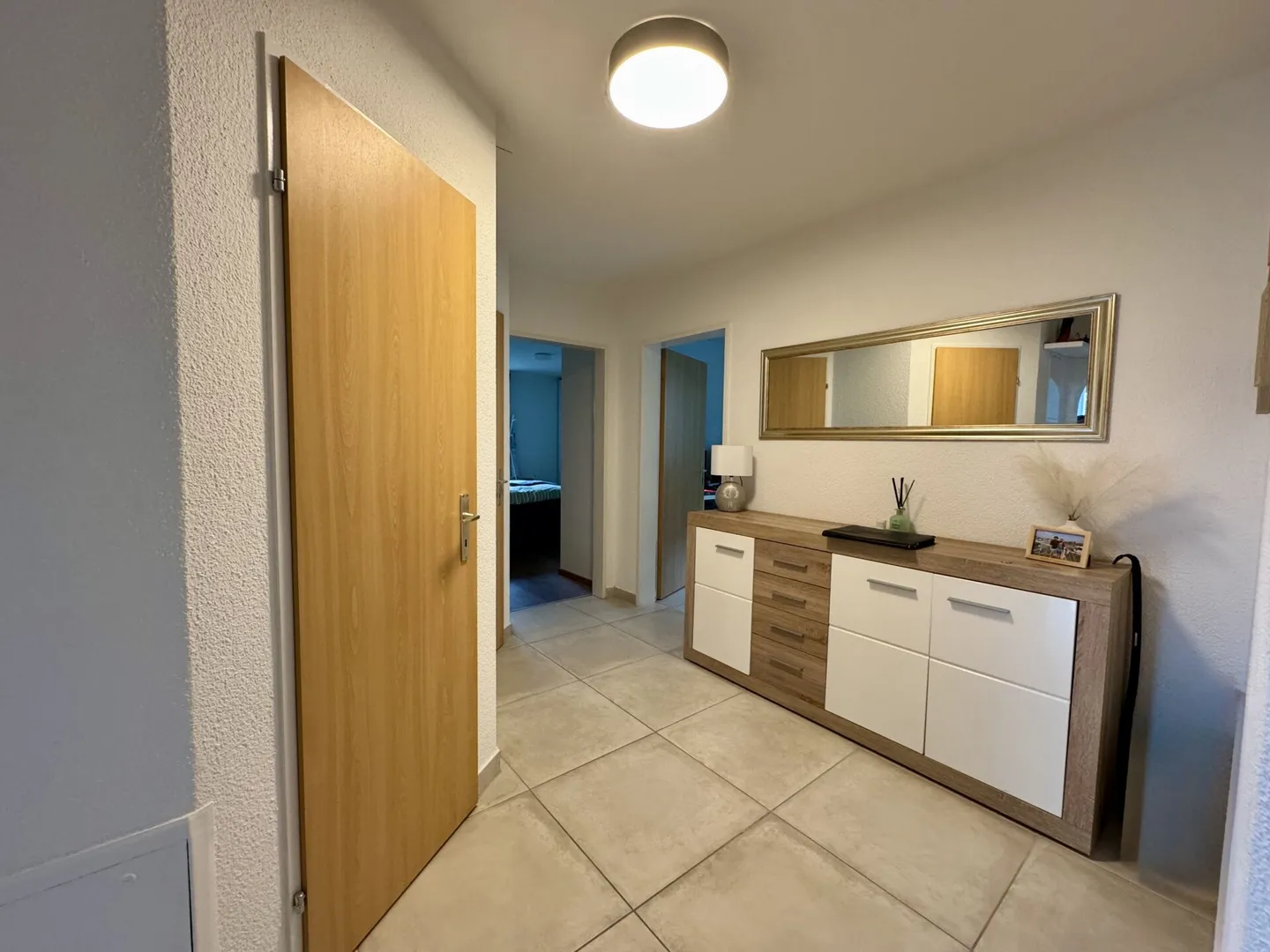 Modernes Wohnen mit Gartenidylle in Höri - Foto 2 von 12