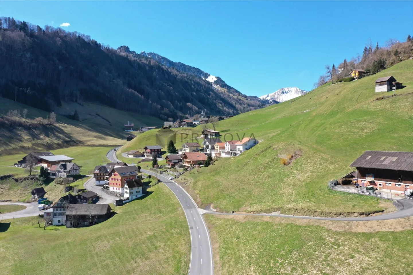 Le rêve de maison plein de lumière, de volume et le panorama des Alpes - Photo 1 sur 14