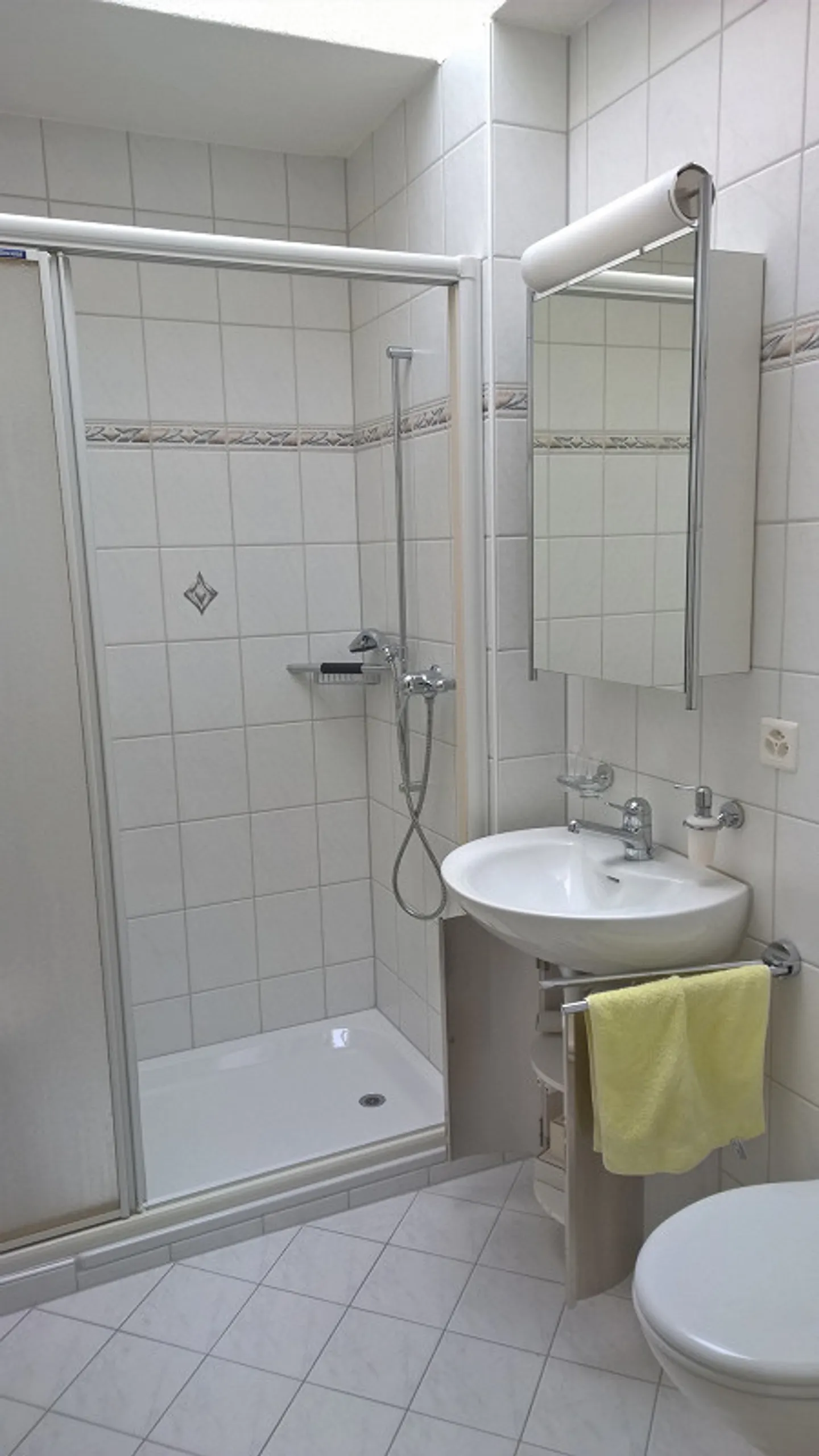 DIRECTAMENTE NELL'APPARTAMENTO CON L'ASCENSORE - Foto 7 di 9