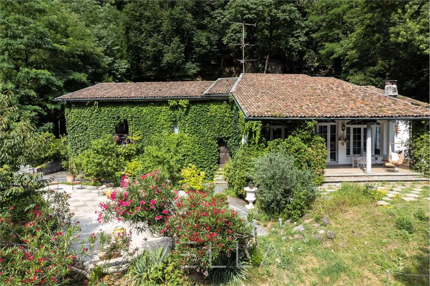 Un'oasi di charme con vista mozzafiato - Foto 4 di 10