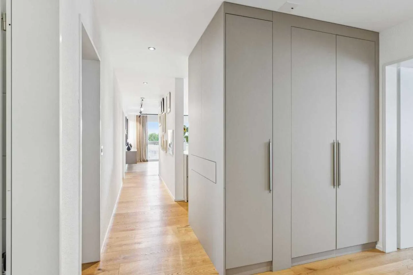 Grosszügige 5.5-Zimmer-Gartenwohnung in Abtwil – frisch renoviert und bezugsbereit - Foto 11 von 13