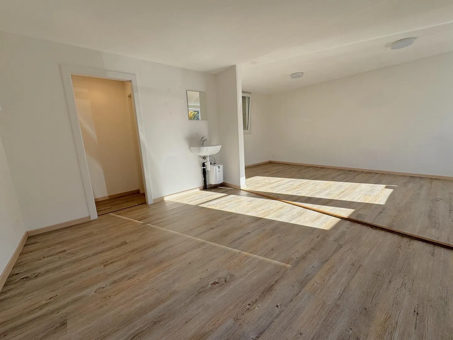 Atelier lumineux dans un emplacement central à Bern Ostring - Photo 2 sur 5