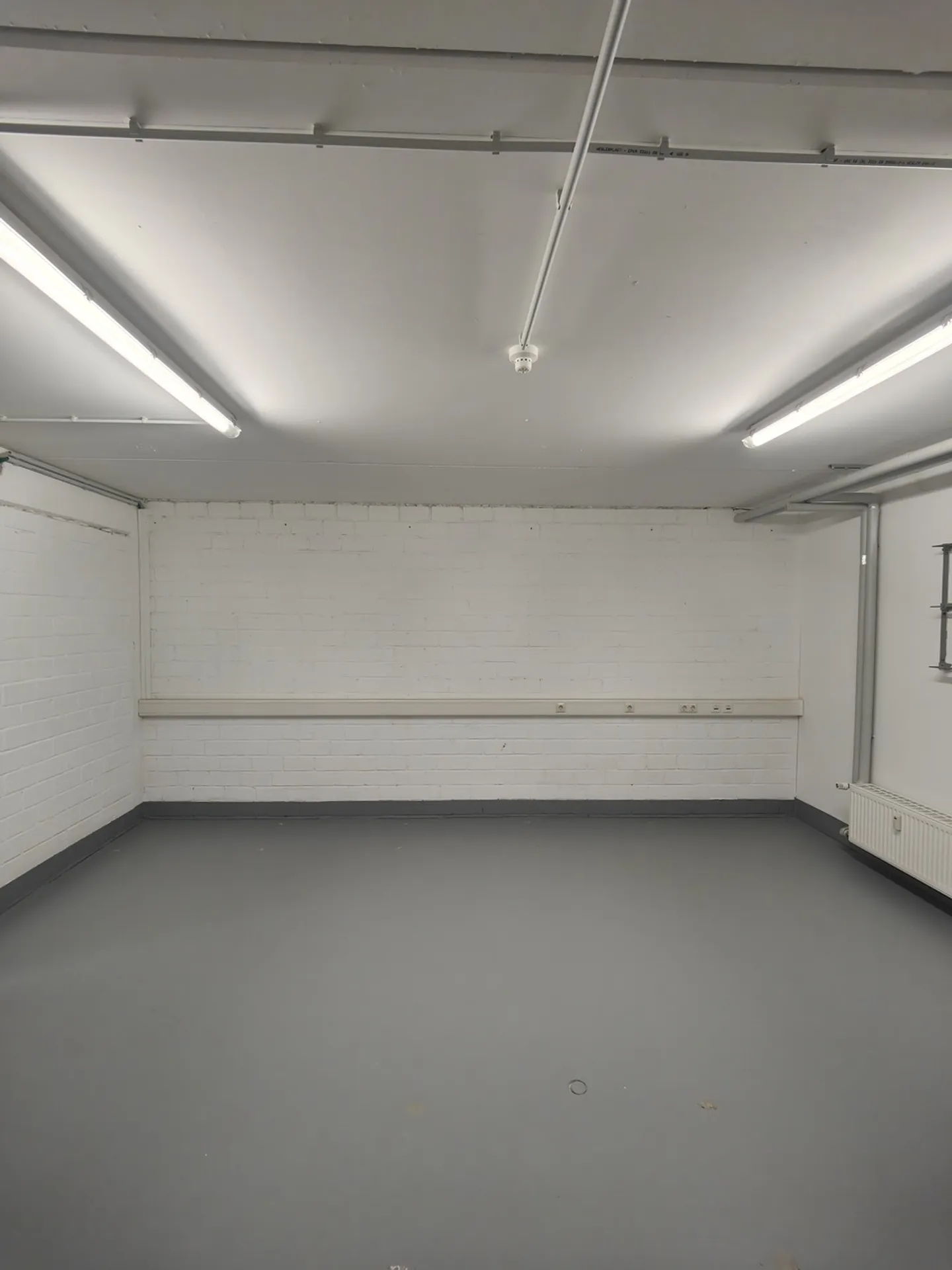 30m2 Salle de stockage Cologne - Colonia-Allee 13 - Photo 1 sur 9