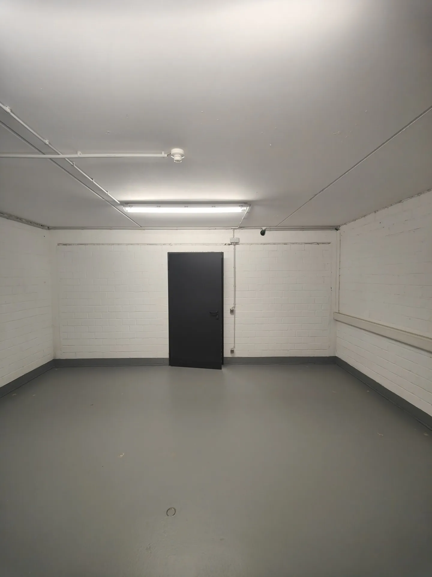 30m2 Salle de stockage Cologne - Colonia-Allee 13 - Photo 3 sur 9