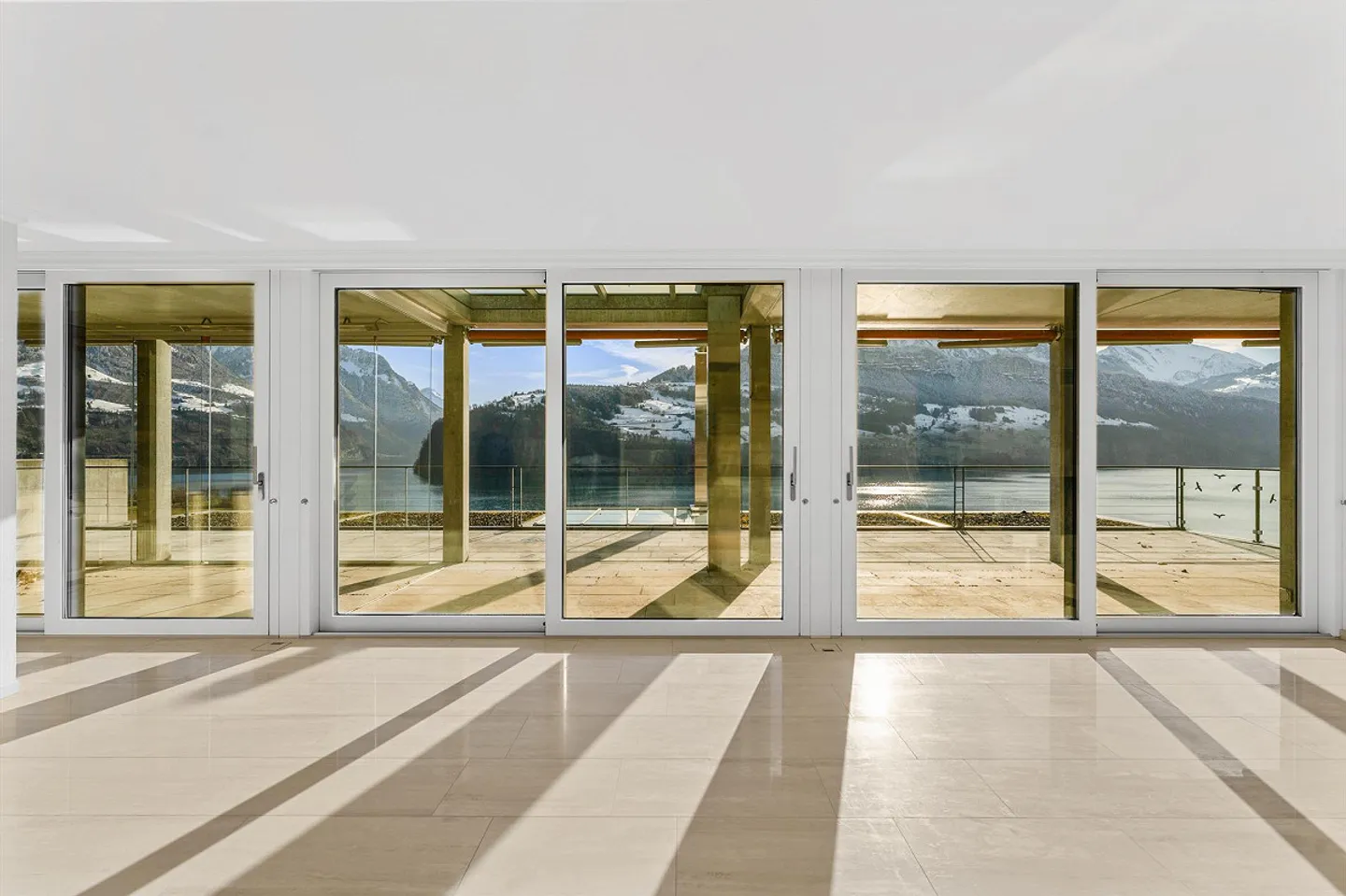 Appartamento duplex di 5,5 stanze in una posizione tranquilla a Brunnen - Foto 4 di 19