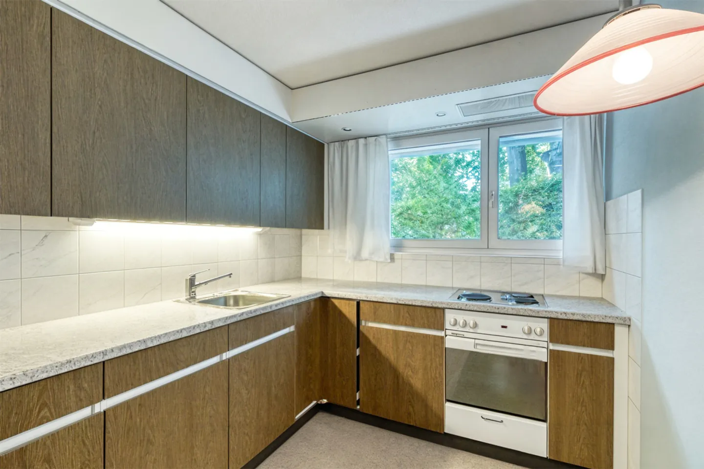 House with 6 rooms - Photo 3 of 8