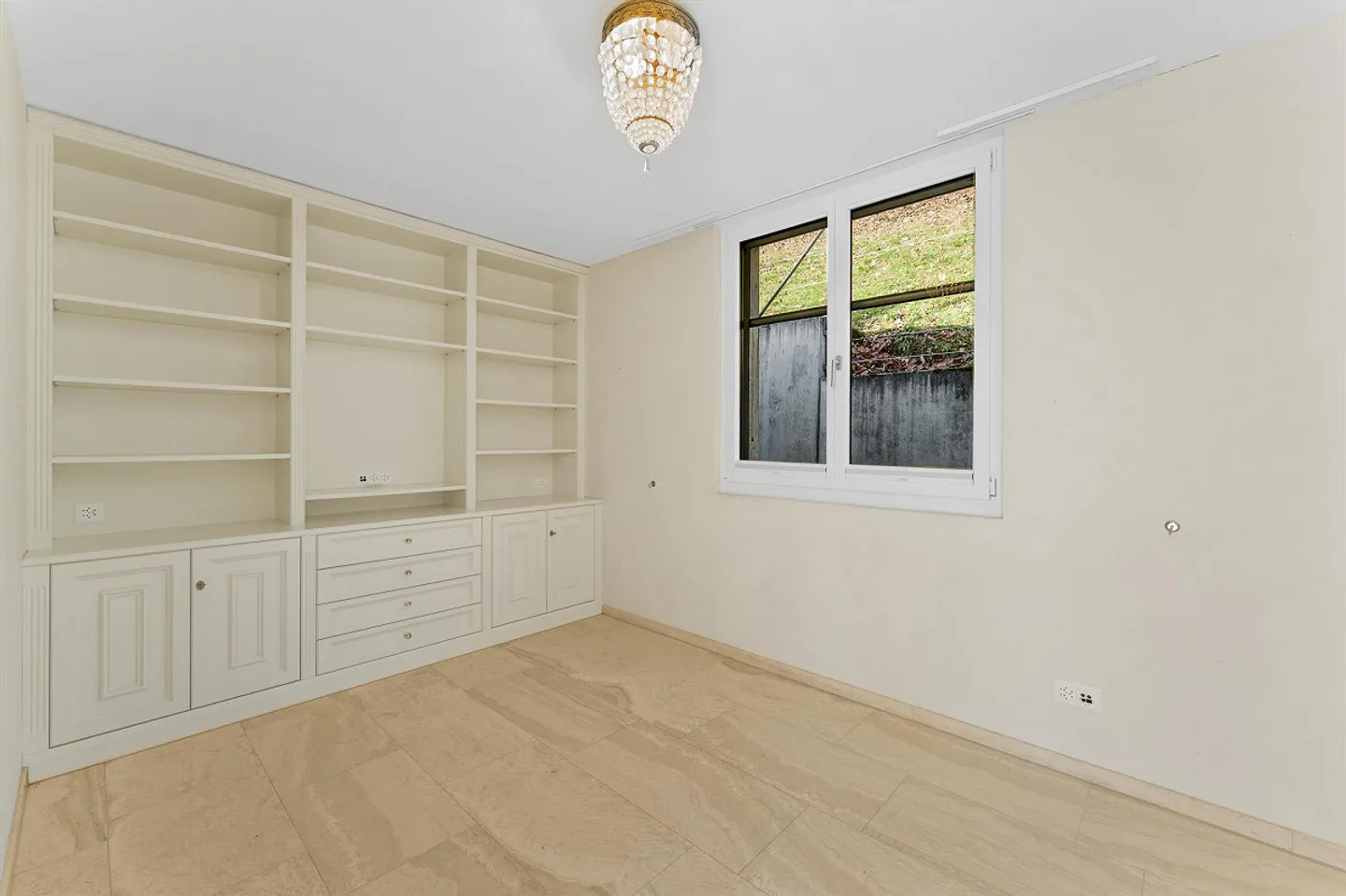 Appartamento duplex di 5,5 stanze in una posizione tranquilla a Brunnen - Foto 11 di 19