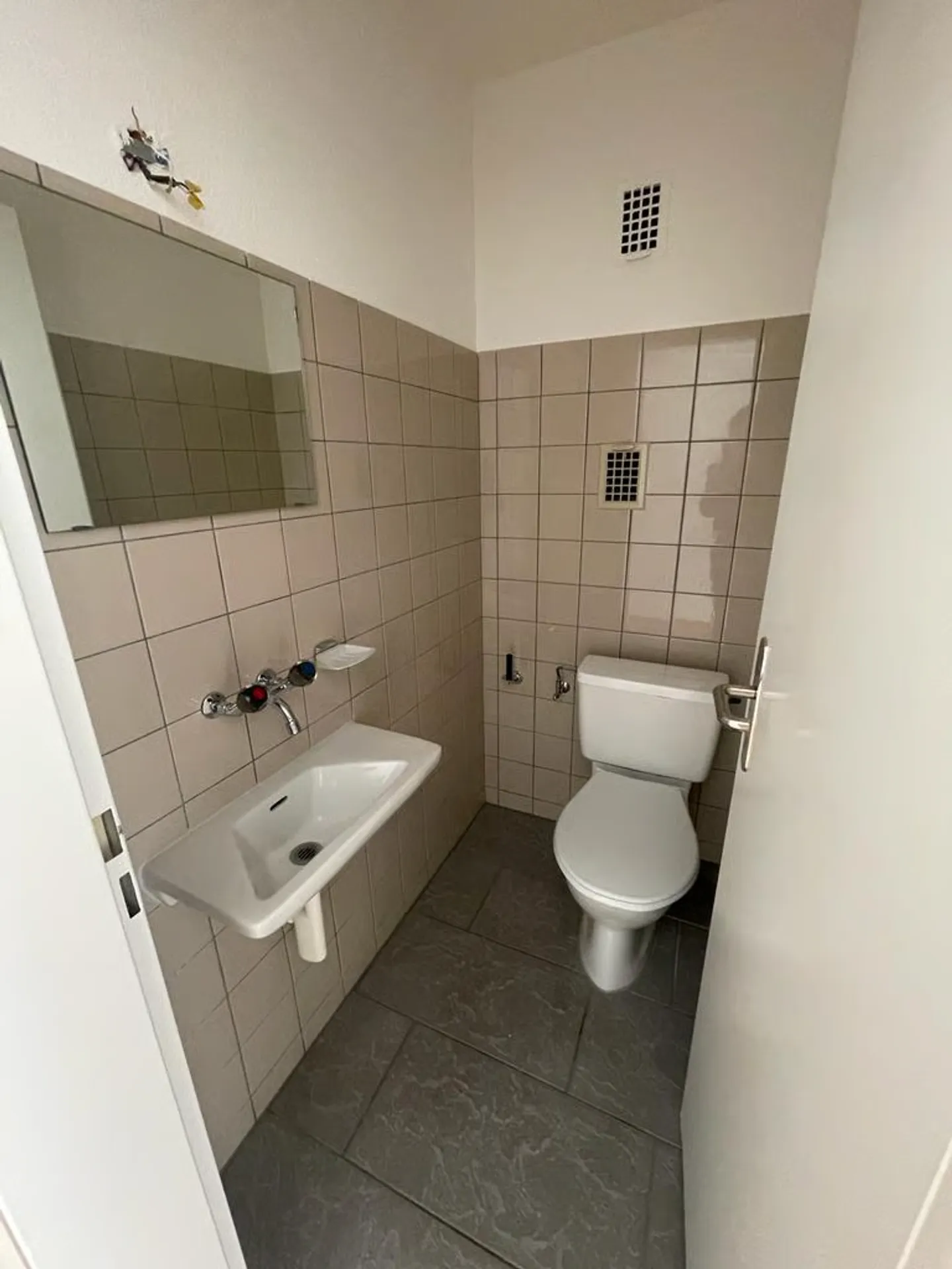 Ampio appartamento di 5,5 locali a Ipsach - Foto 5 di 12