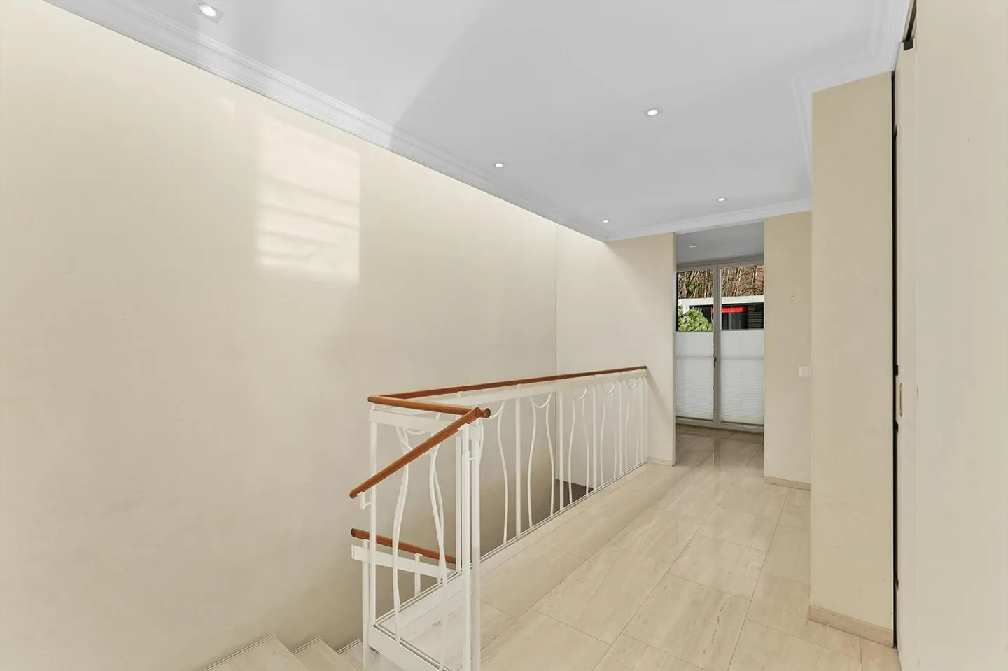 Appartamento duplex di 5,5 stanze in una posizione tranquilla a Brunnen - Foto 13 di 19