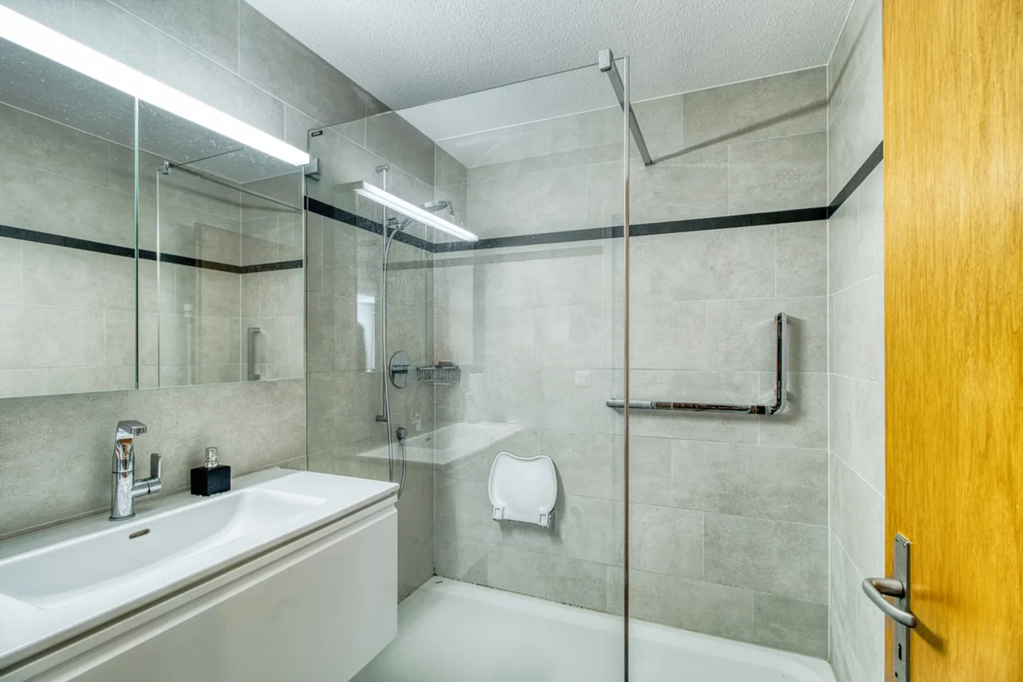 House with 6 rooms - Photo 5 of 8