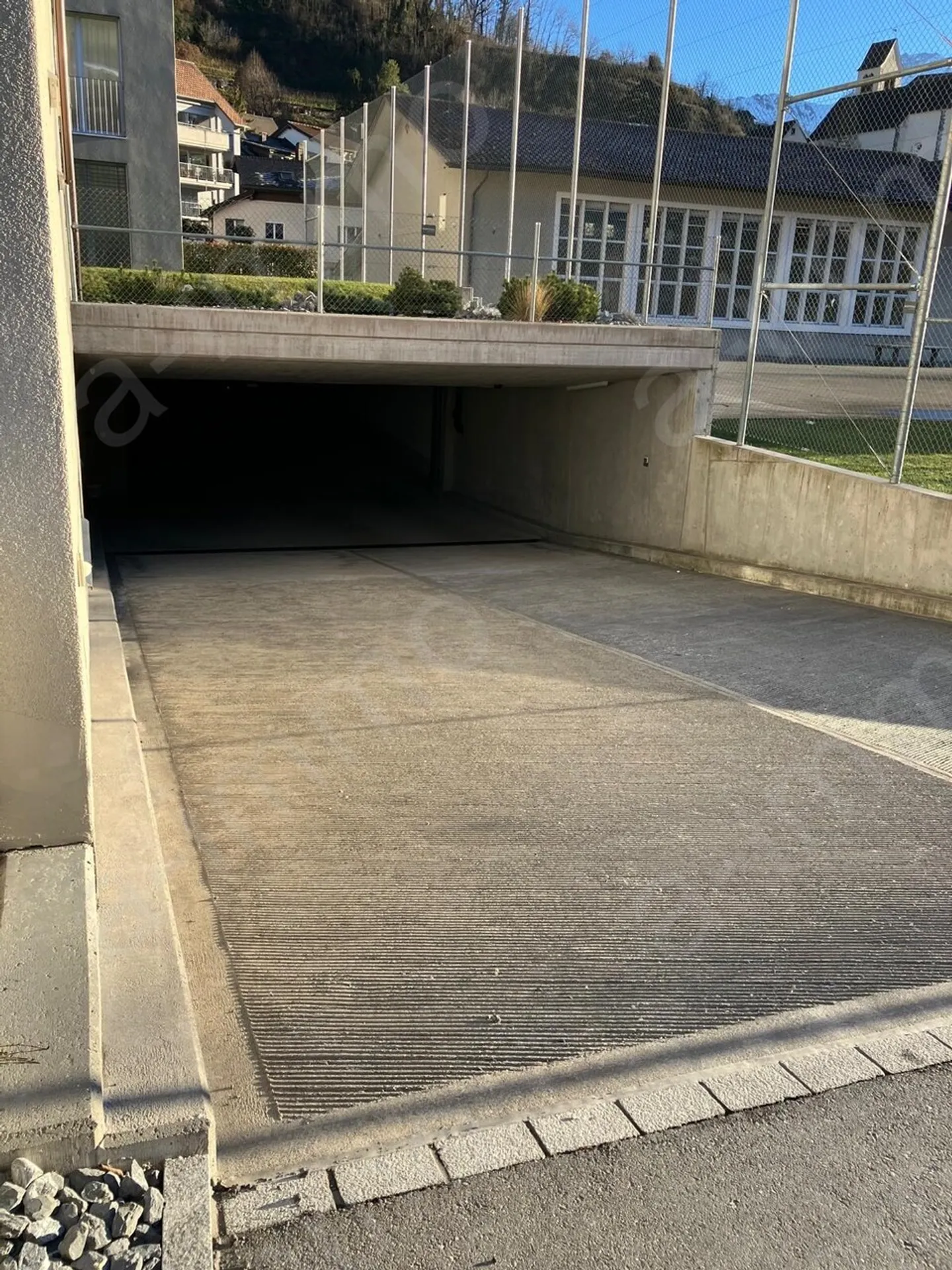 Place de garage double à vendre dans un emplacement central de Sargans - Photo 4 sur 7