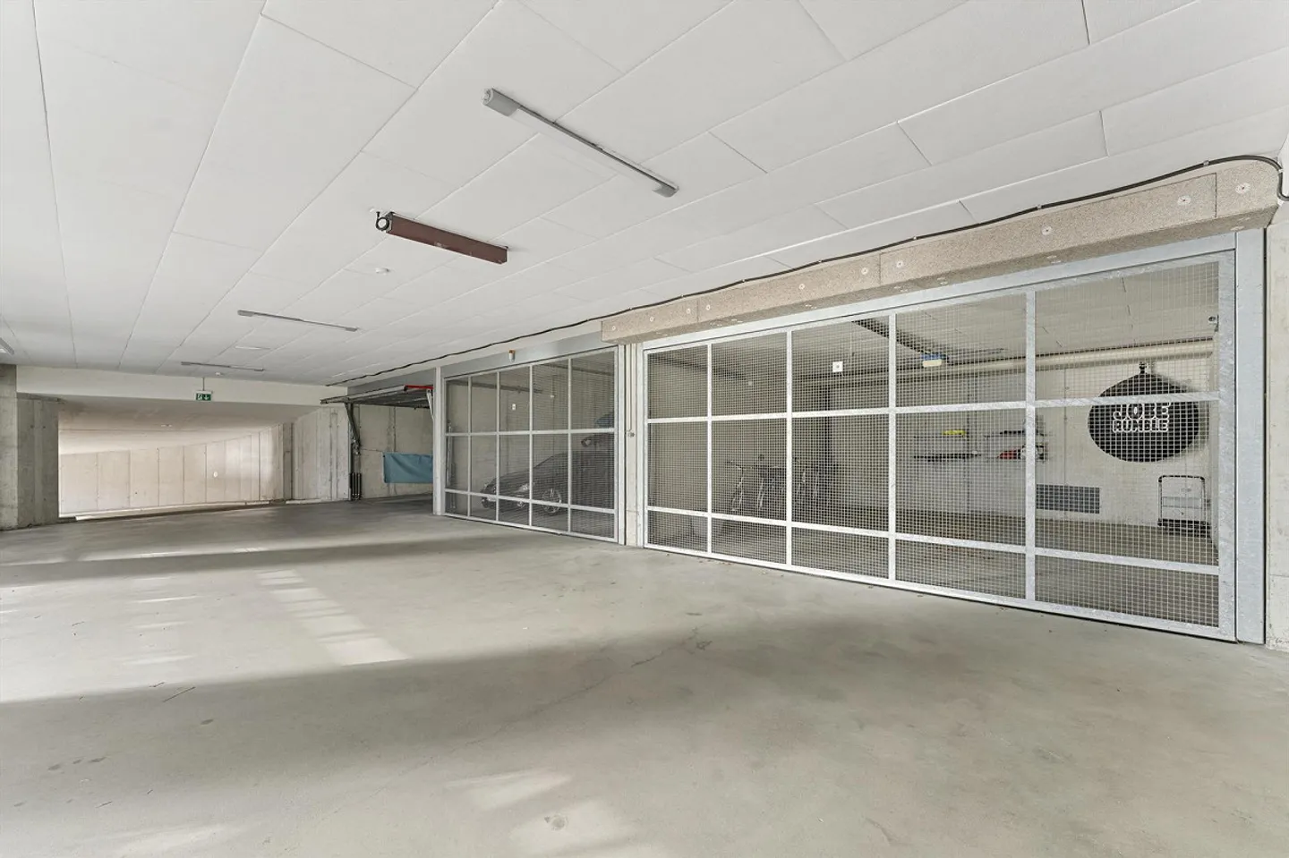 Appartamento duplex di 5,5 stanze in una posizione tranquilla a Brunnen - Foto 17 di 19