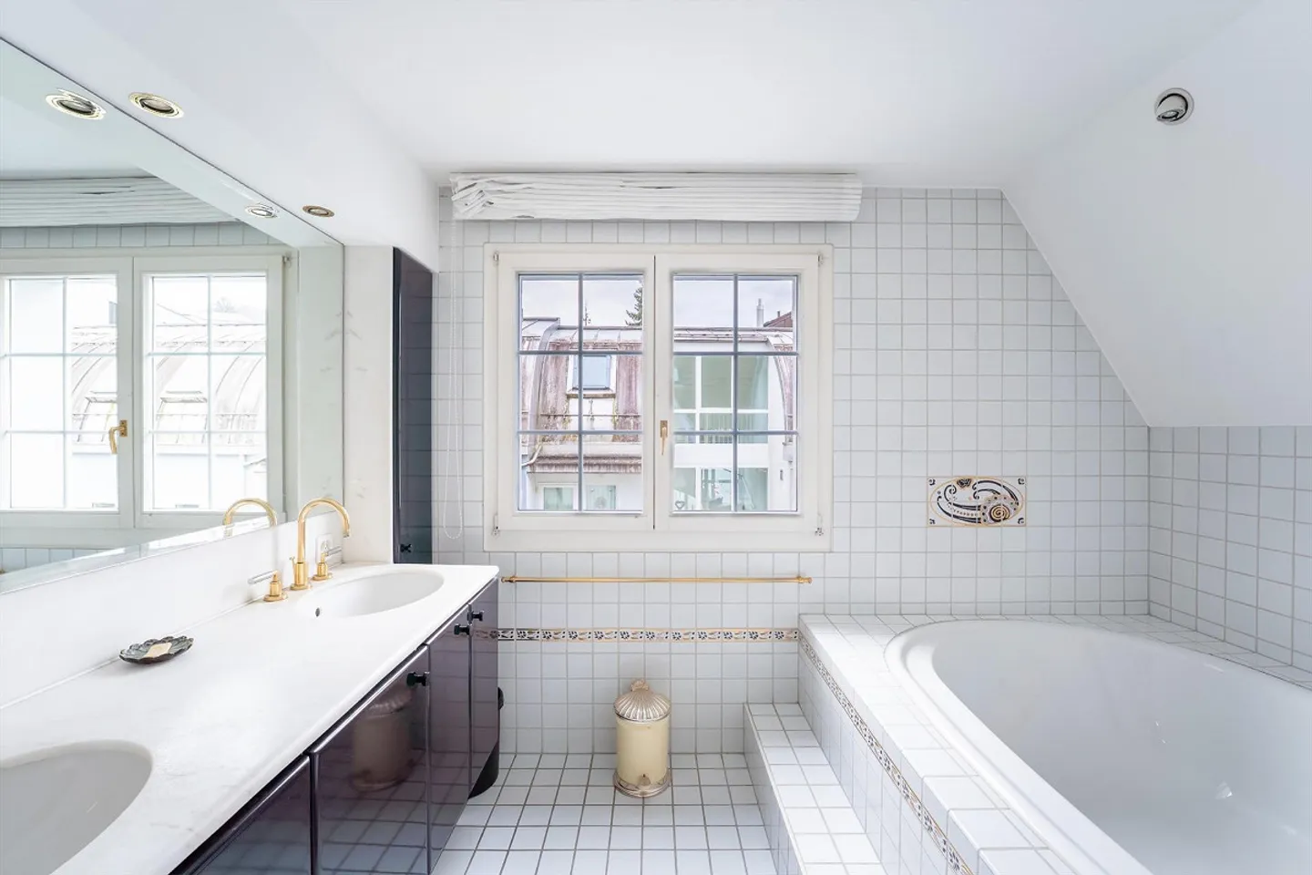 Residential and Commercial Building in Liestal - Photo 6 of 20