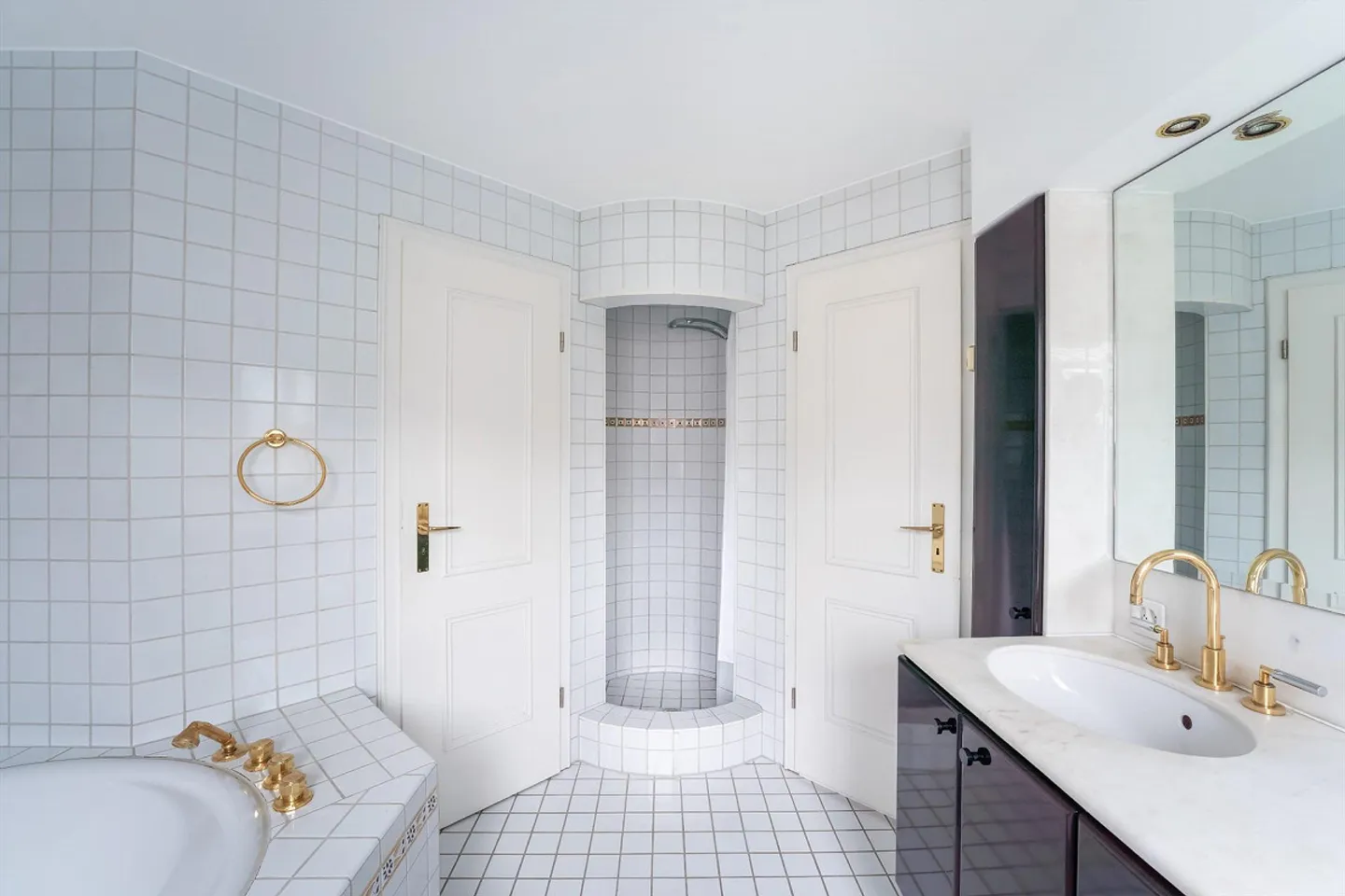 Residential and Commercial Building in Liestal - Photo 7 of 20