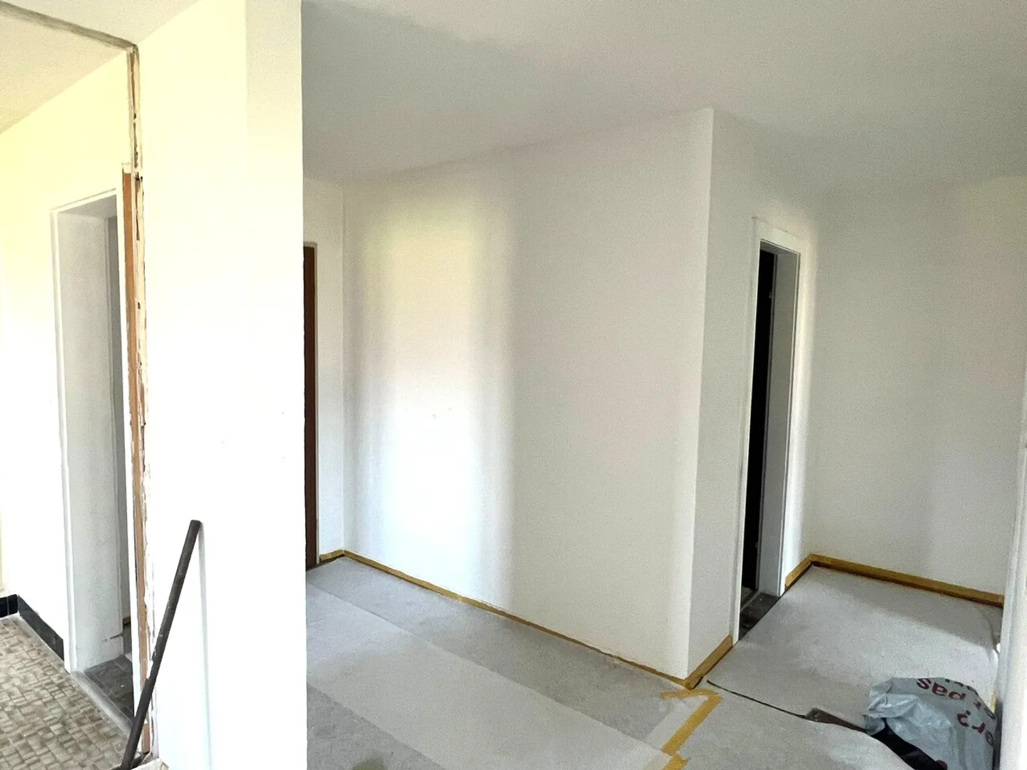 Bright attic apartment with 2.5 rooms and panoramic view, ideal for investors - Photo 1 of 8