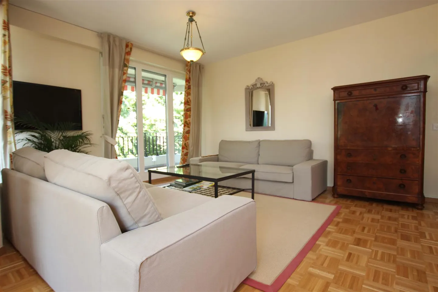 Appartement spacieux avec terrasse - Photo 1 sur 9