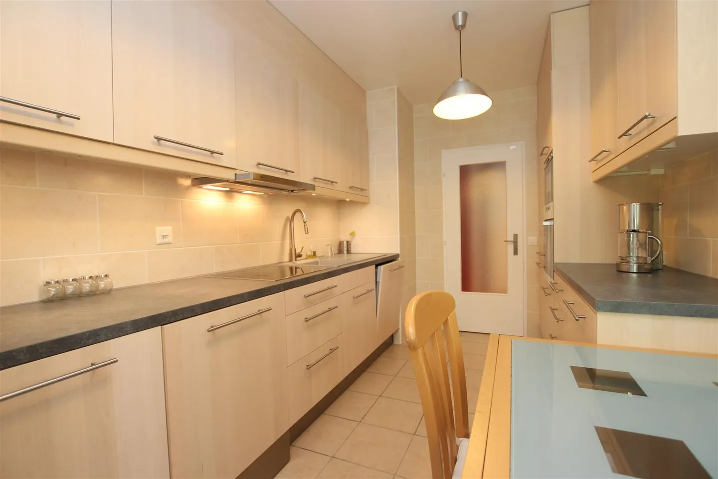 Appartement spacieux avec terrasse - Photo 2 sur 9