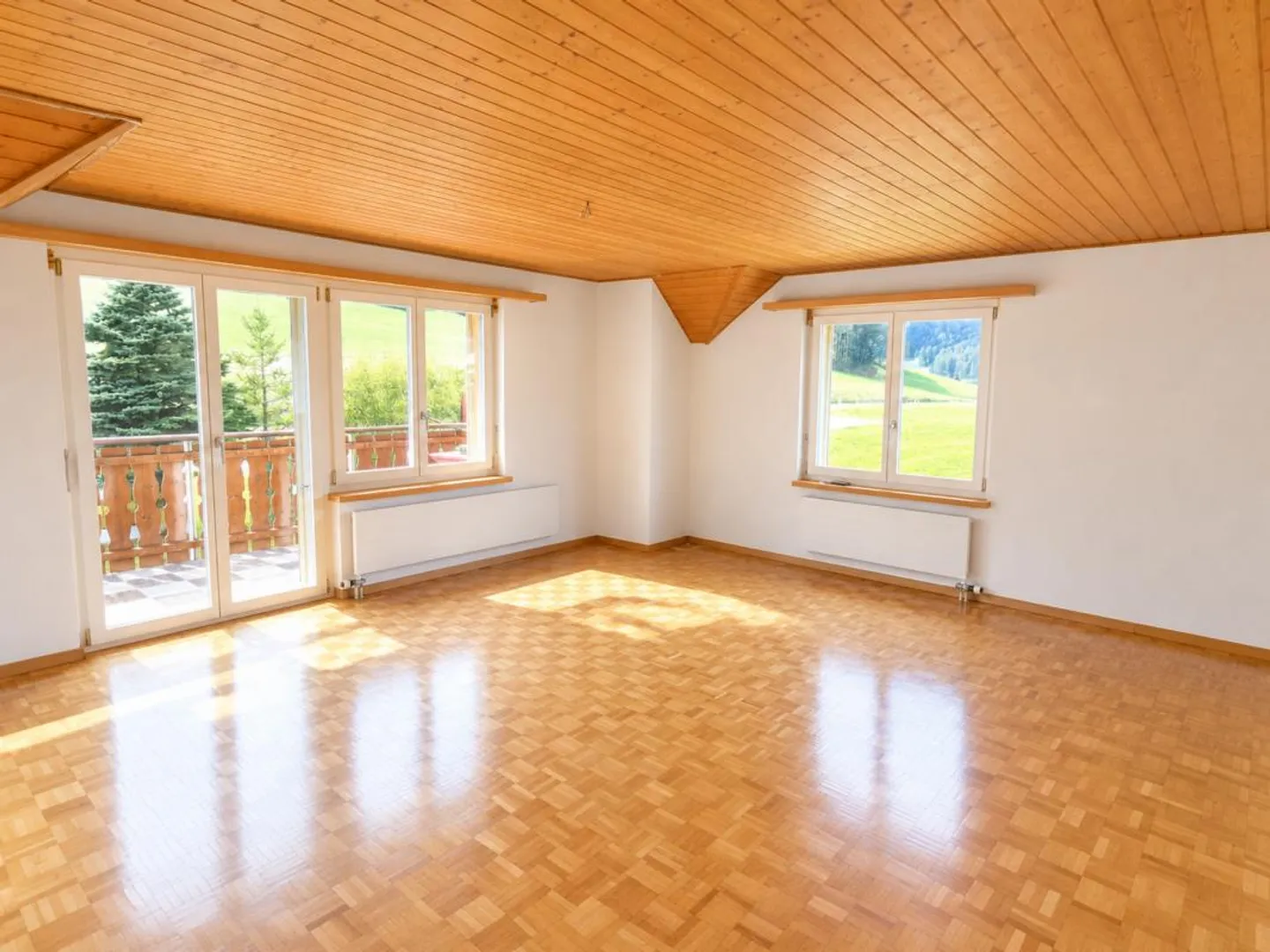Ampio appartamento mansardato di 3,5 locali con vista sul Bichelsee! - Foto 3 di 6