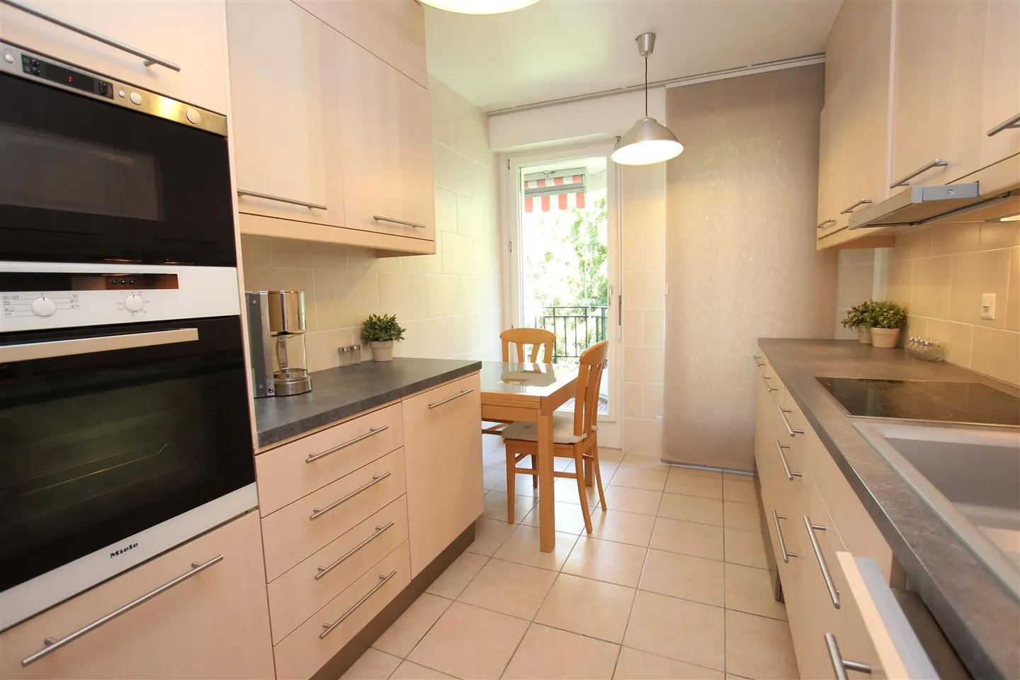 Appartement spacieux avec terrasse - Photo 6 sur 9