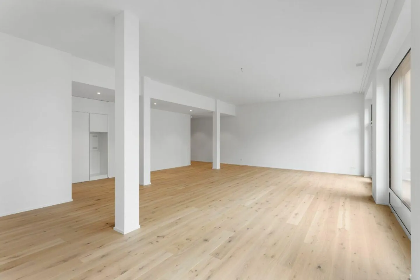 Prima occupazione: Spazio commerciale moderno con finiture di alta qualità in posizione centrale - Foto 6 di 15