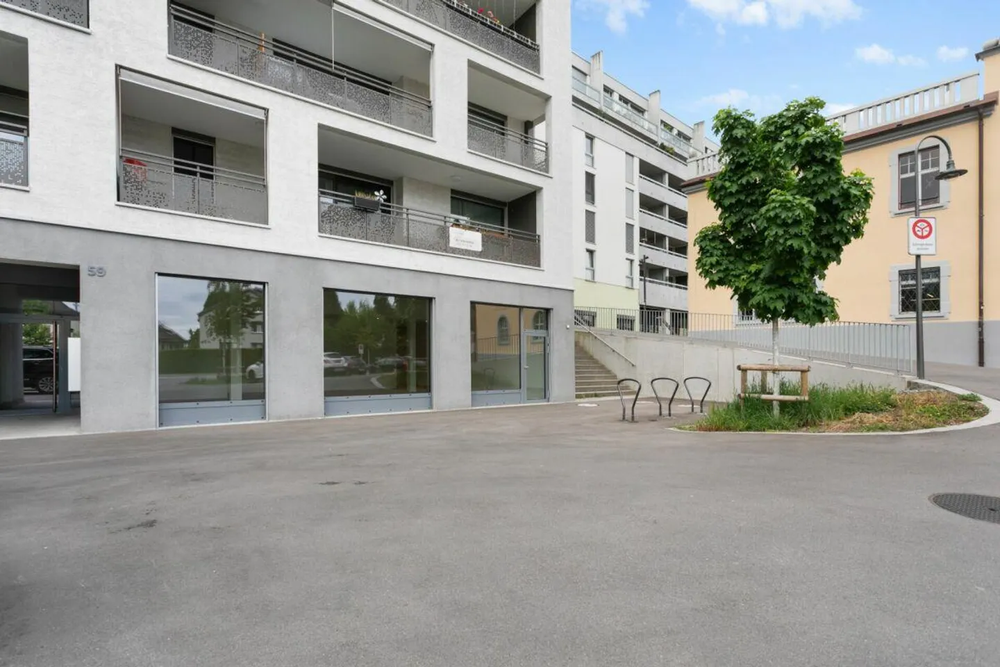 Prima occupazione: Spazio commerciale moderno con finiture di alta qualità in posizione centrale - Foto 12 di 15