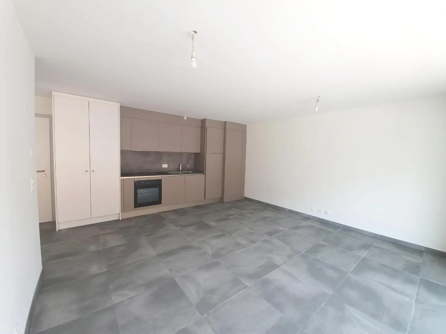 2.5 Room Apartment - Photo 2 of 4