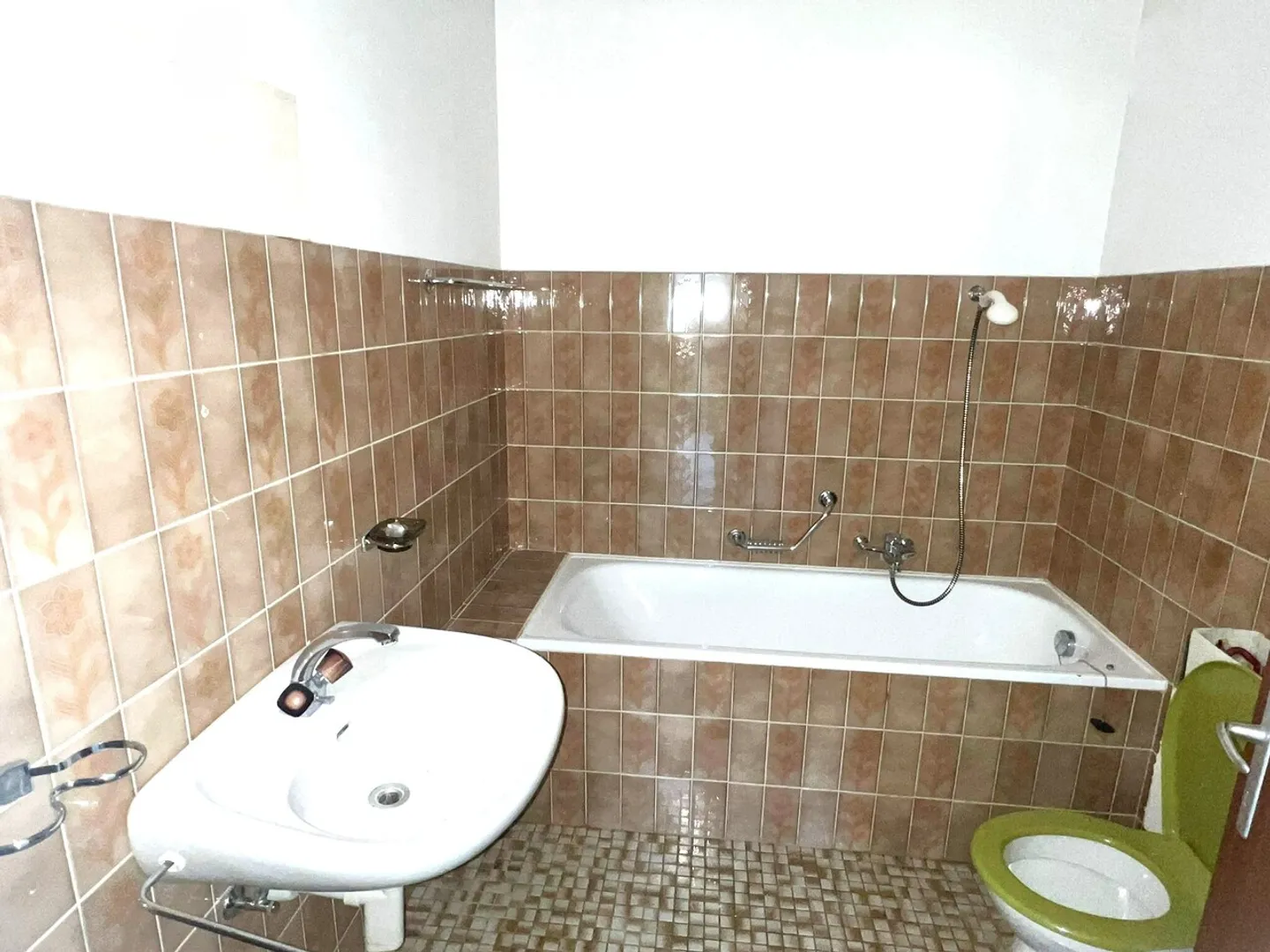 Bright attic apartment with 2.5 rooms and panoramic view, ideal for investors - Photo 5 of 8