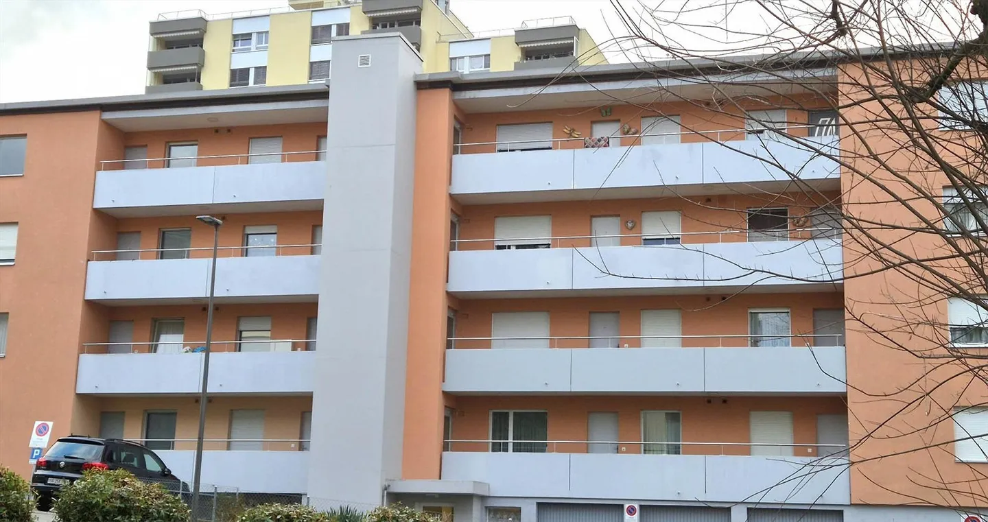 Appartamento attico ristrutturato di 4 stanze in quartiere familiare - Foto 1 di 18