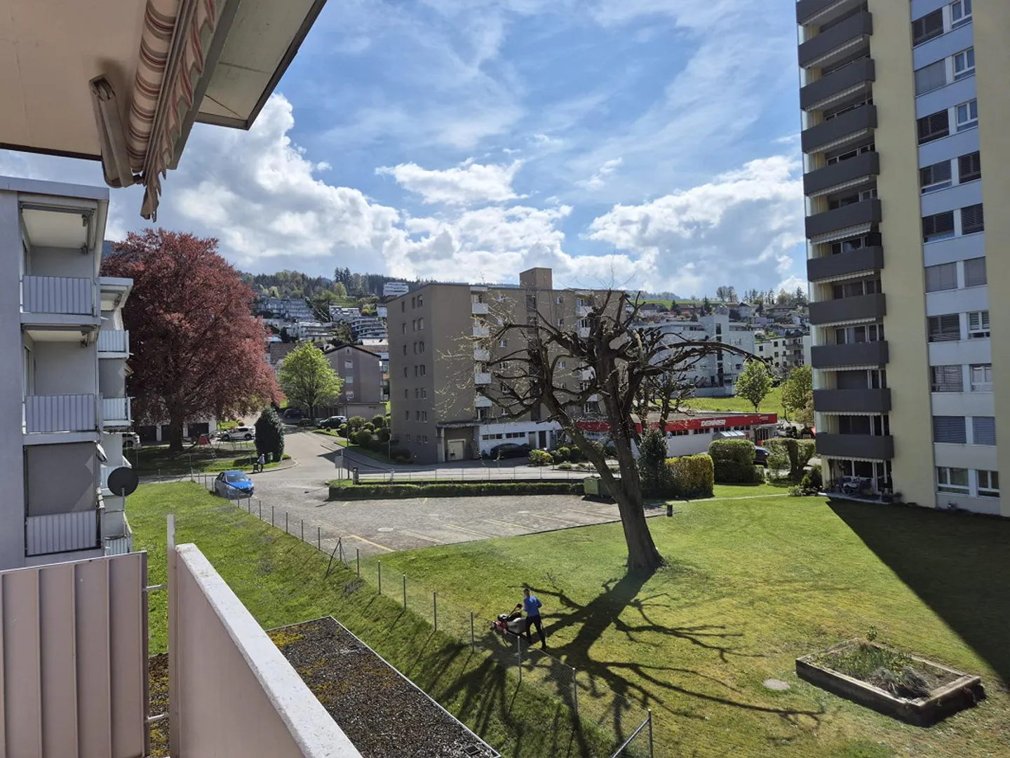 Appartamento attico ristrutturato di 4 stanze in quartiere familiare - Foto 3 di 18