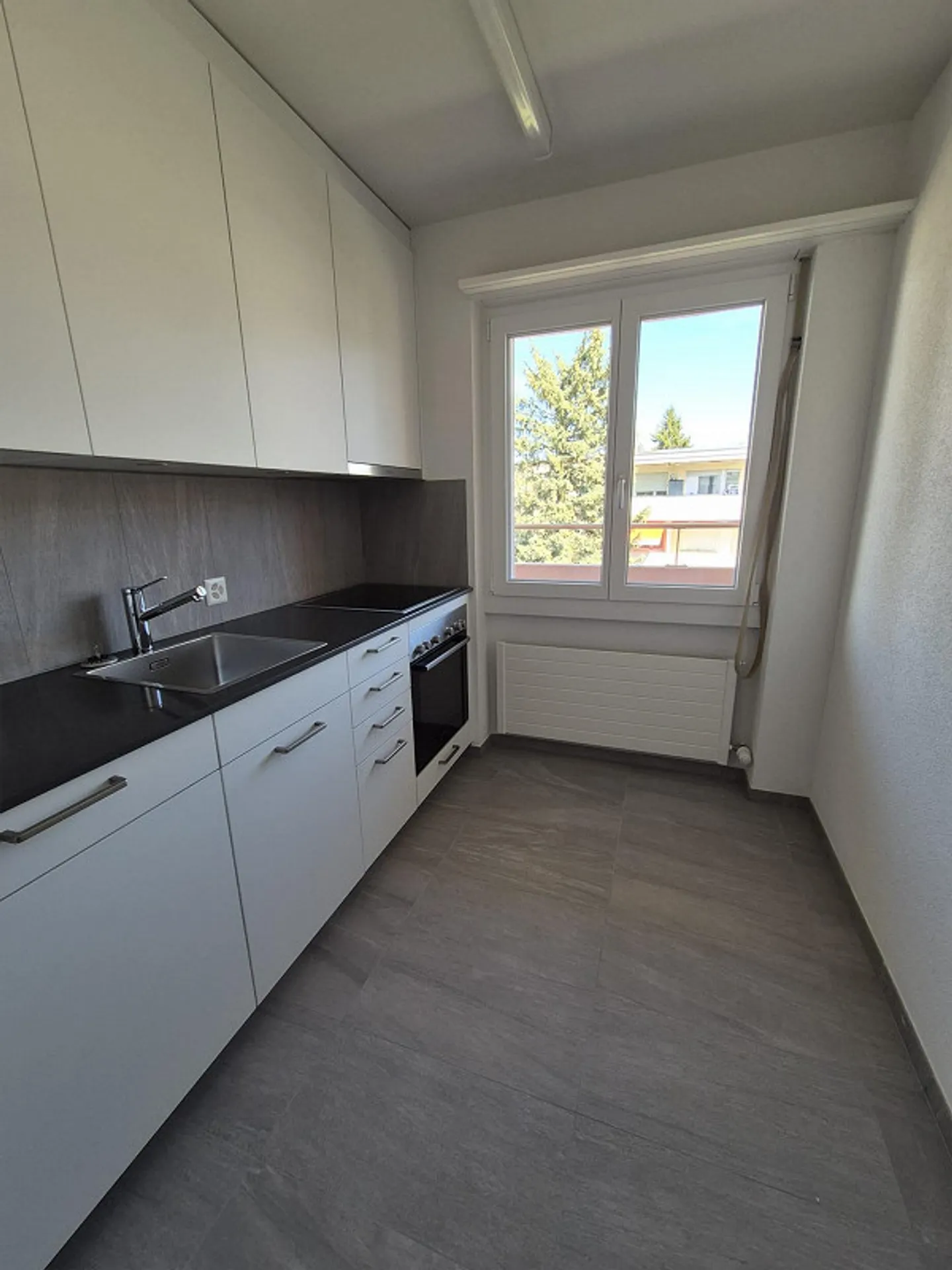 Appartamento attico ristrutturato di 4 stanze in quartiere familiare - Foto 12 di 18