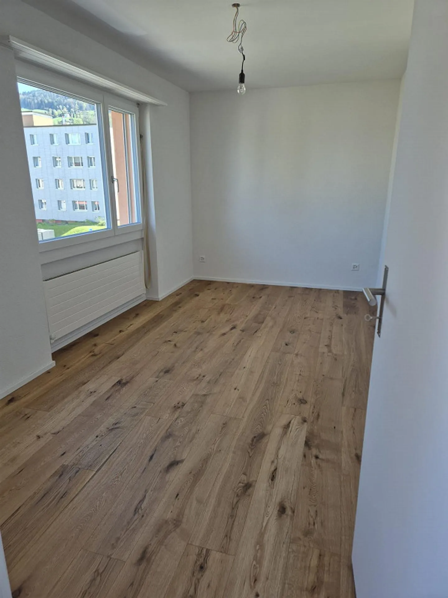 Appartamento attico ristrutturato di 4 stanze in quartiere familiare - Foto 7 di 18