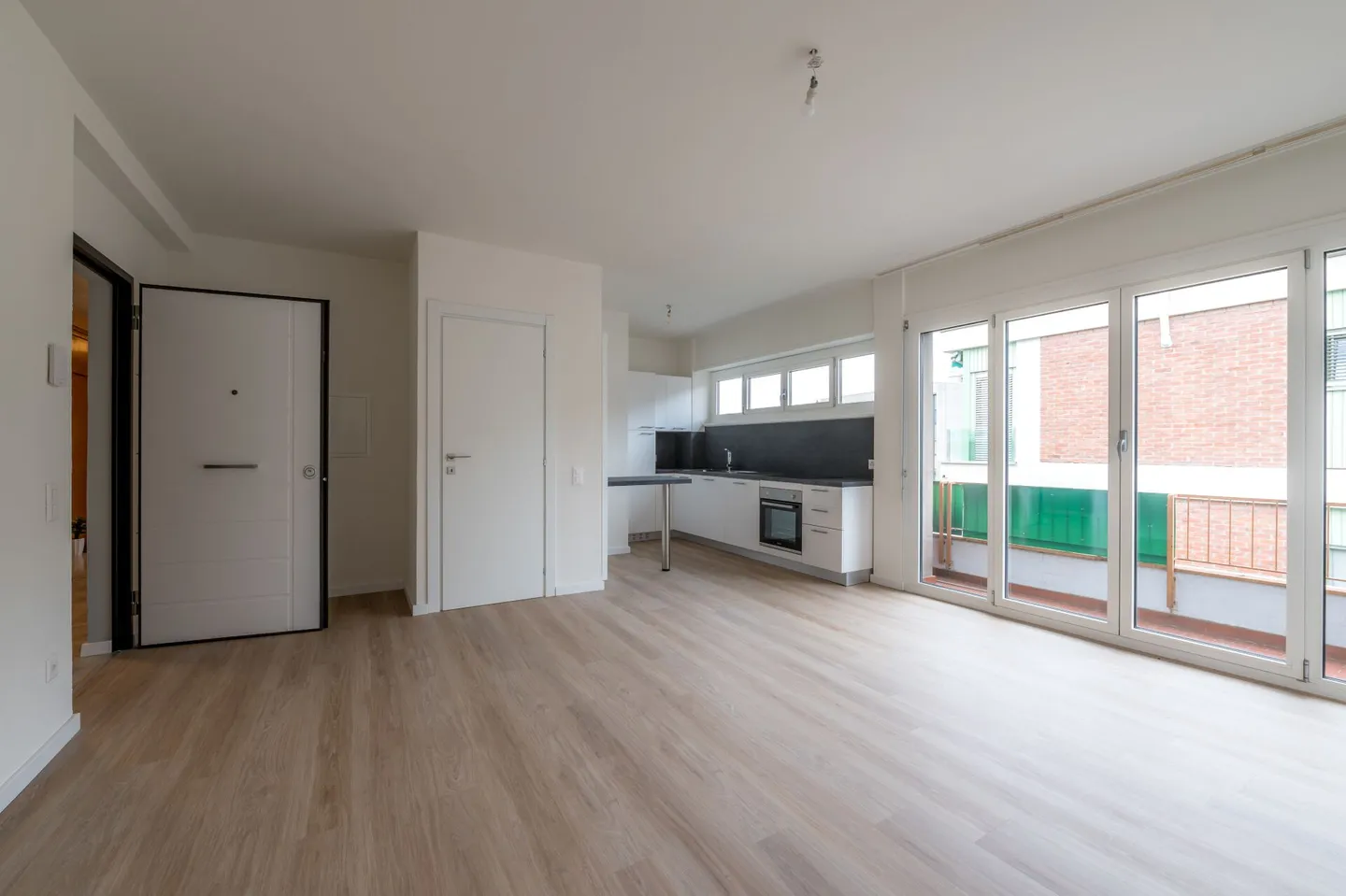 9100, Solatia 1, Lugano, Corso Elvezia, Apartment 155 - Photo 2 of 12