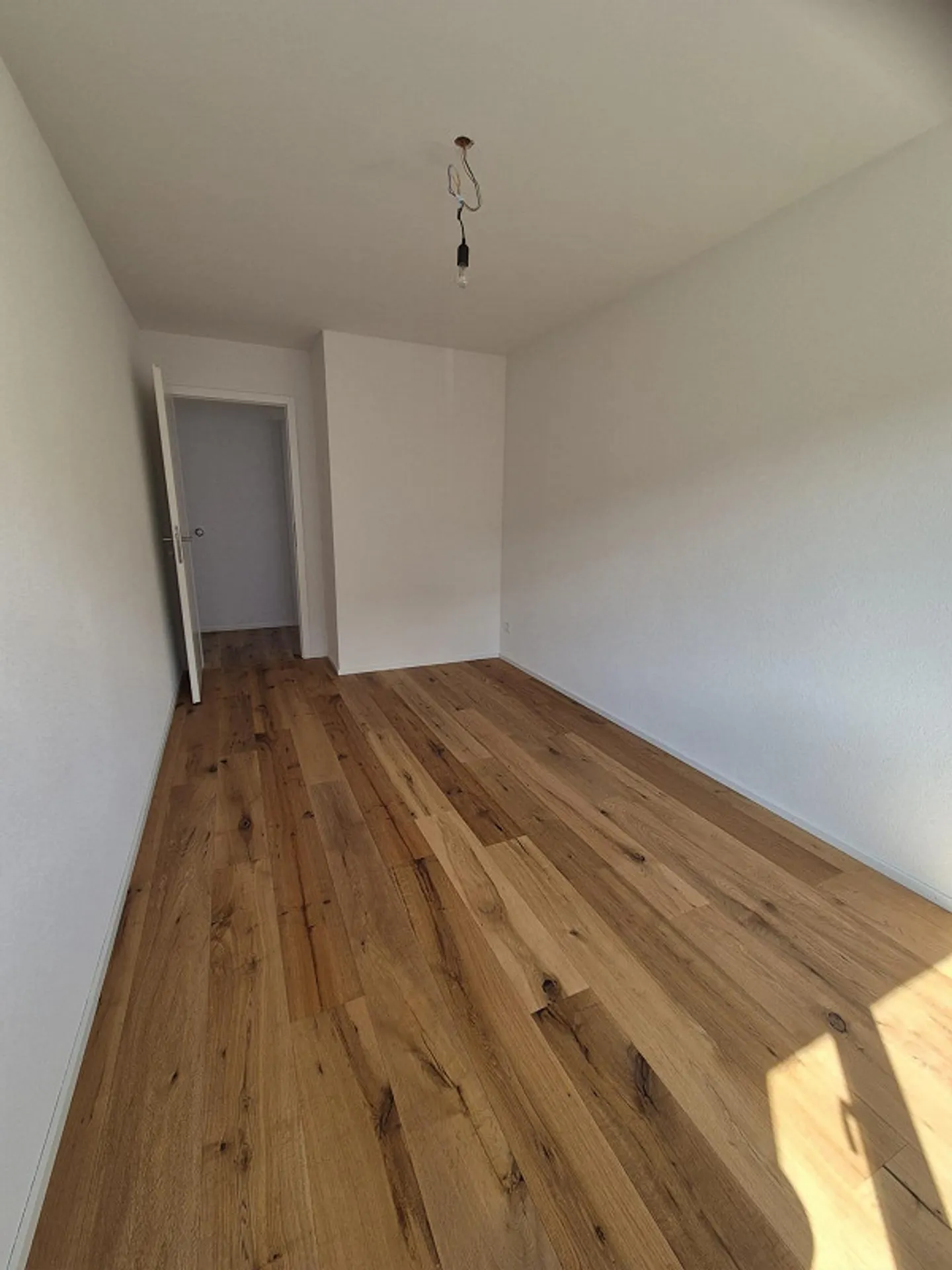 Appartamento attico ristrutturato di 4 stanze in quartiere familiare - Foto 8 di 18