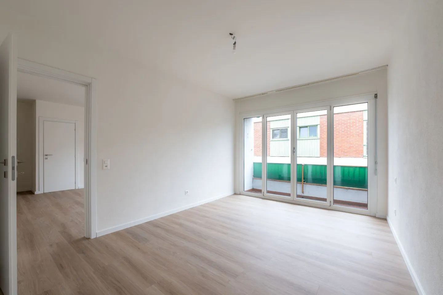 9100, Solatia 1, Lugano, Corso Elvezia, Apartment 155 - Photo 7 of 12