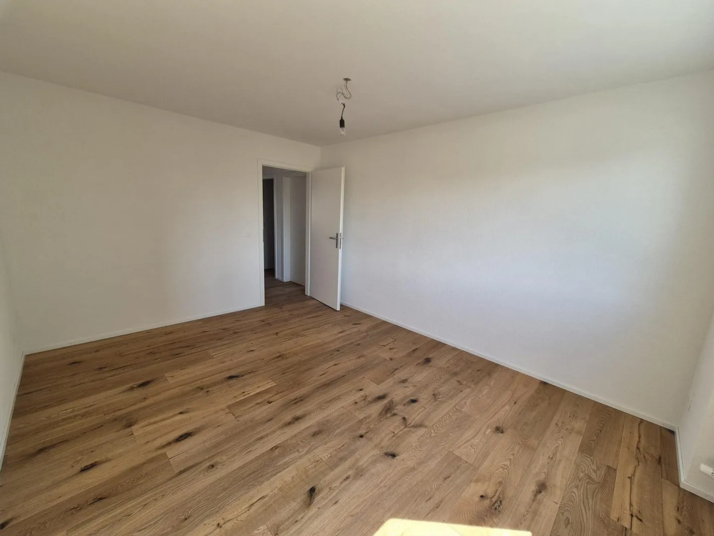 Appartamento attico ristrutturato di 4 stanze in quartiere familiare - Foto 9 di 18