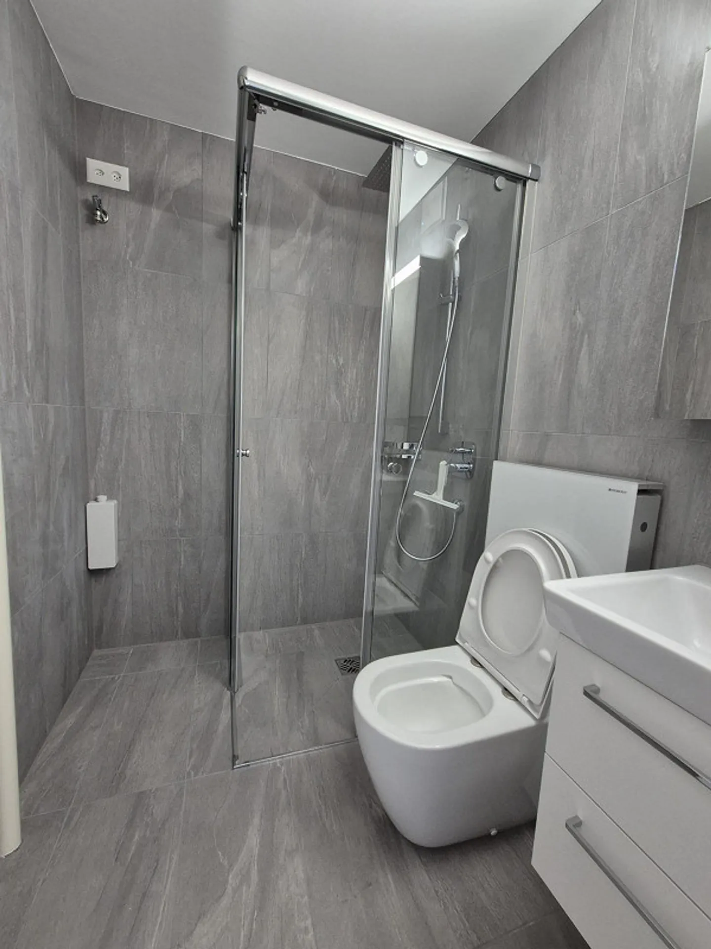 Appartamento attico ristrutturato di 4 stanze in quartiere familiare - Foto 14 di 18