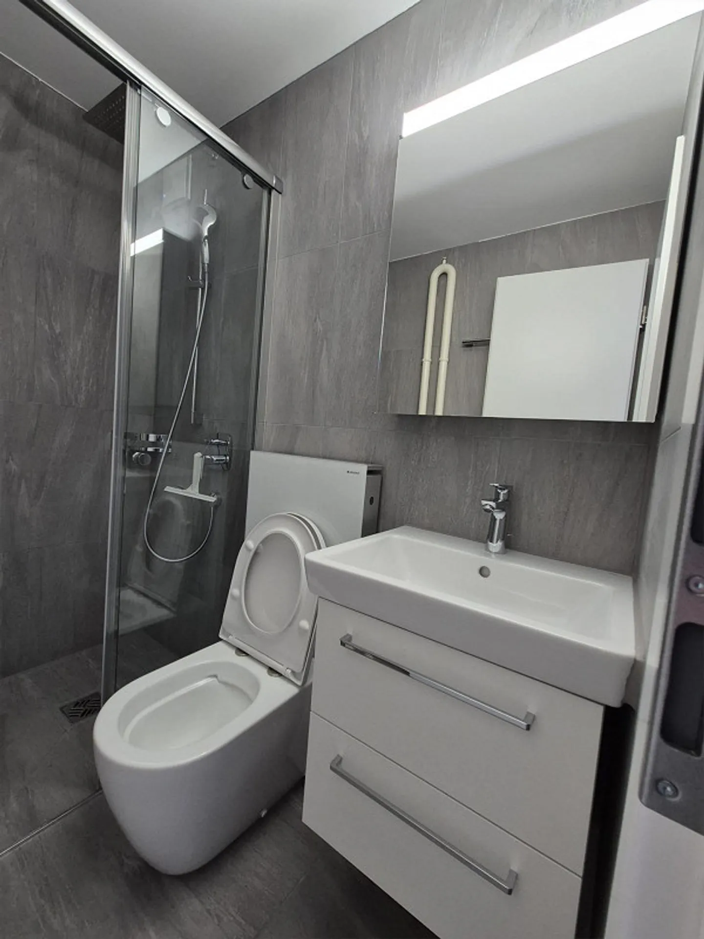 Appartamento attico ristrutturato di 4 stanze in quartiere familiare - Foto 15 di 18