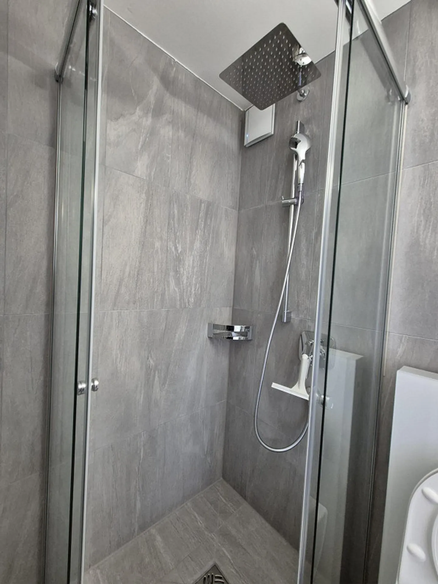 Appartamento attico ristrutturato di 4 stanze in quartiere familiare - Foto 16 di 18