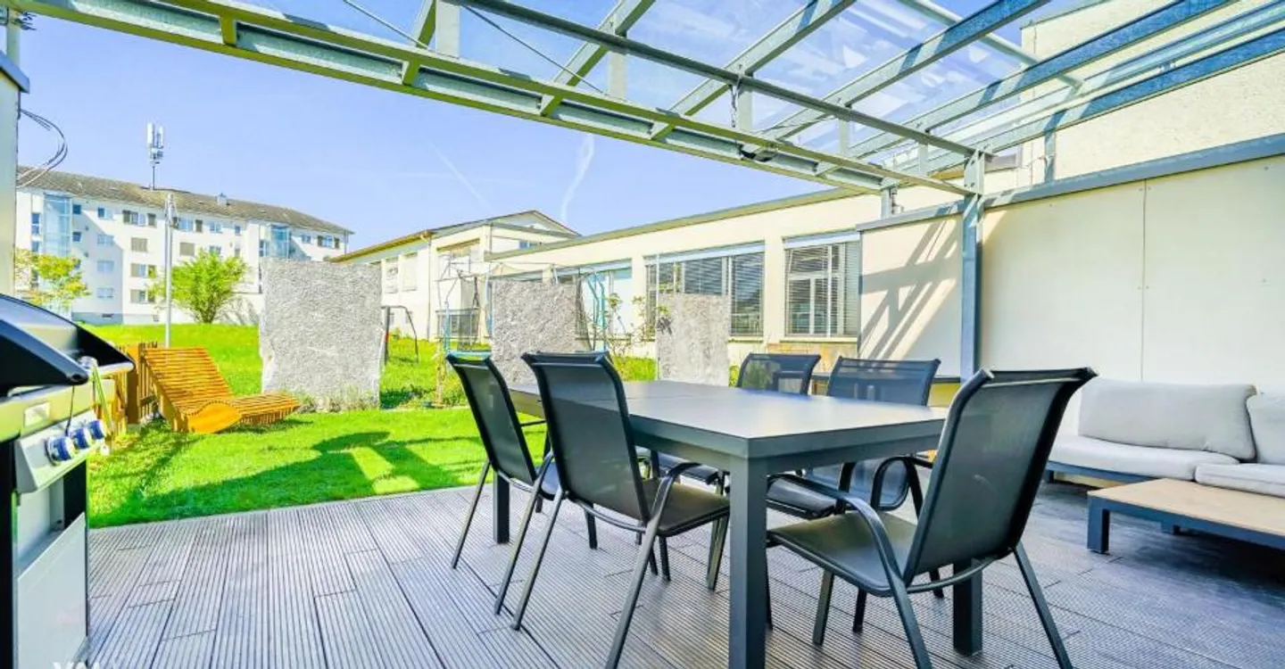 Exclusive 6.5-room terraced single-family house in Amriswil - Photo 1 of 10