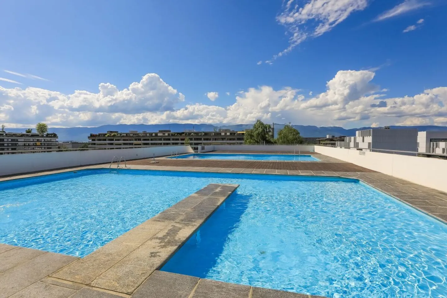 Außergewöhnliche Eckwohnung mit Panoramablick auf den See und den Mont-Blanc - Foto 1 von 14