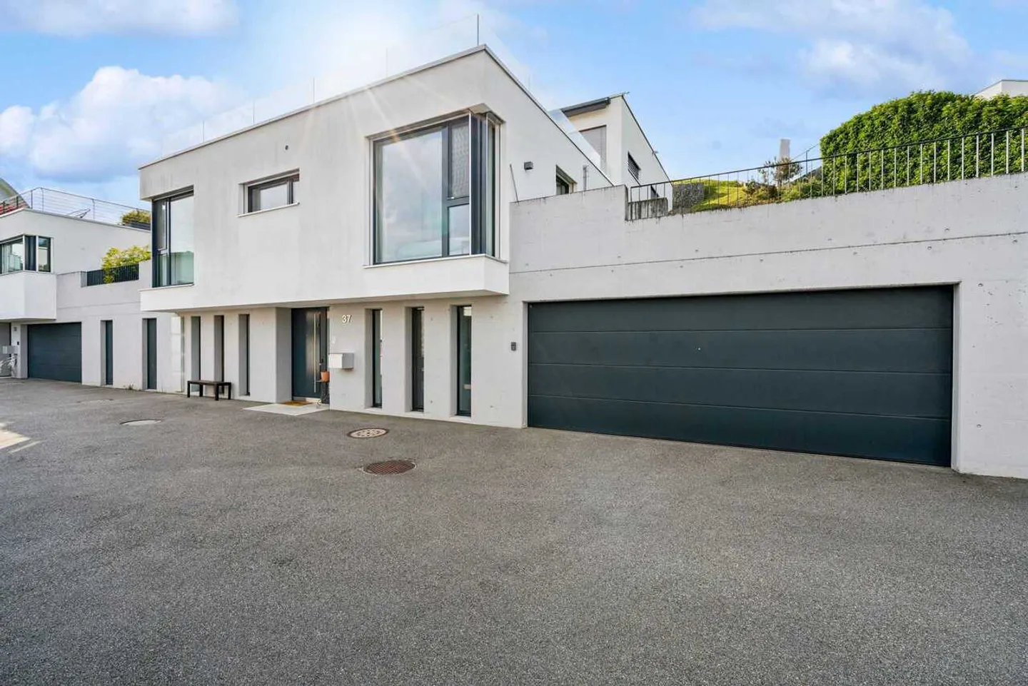 Single-family house with panoramic view, garden and dream terrace – Your new home awaits - Photo 1 of 13