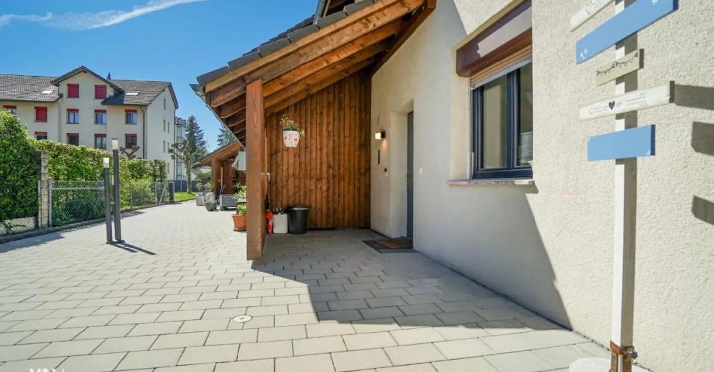 Exclusive 6.5-room terraced single-family house in Amriswil - Photo 4 of 10