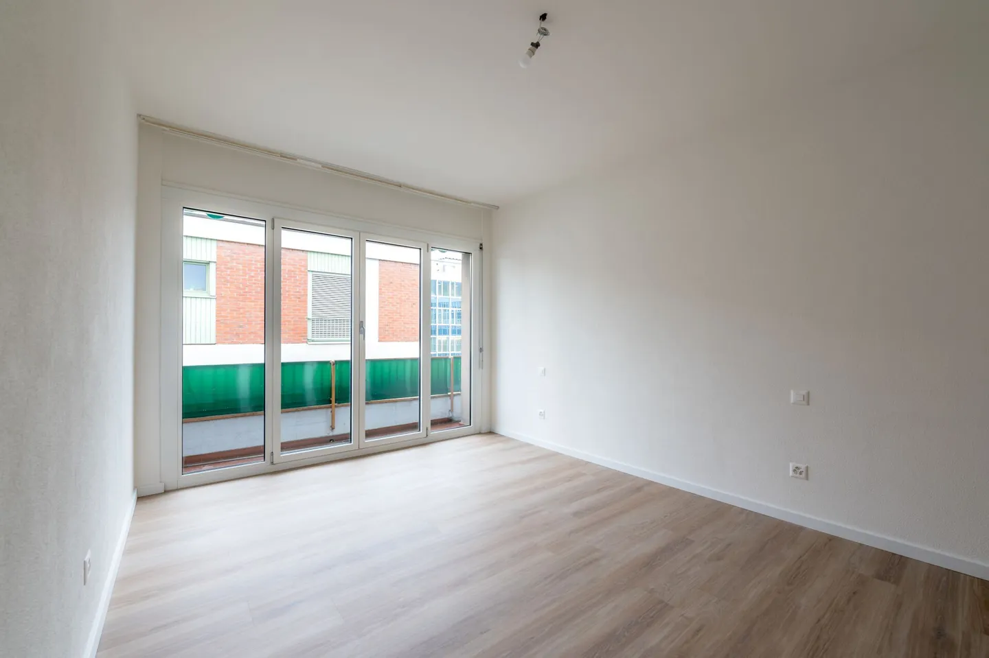 9100, Solatia 1, Lugano, Corso Elvezia, Apartment 155 - Photo 8 of 12