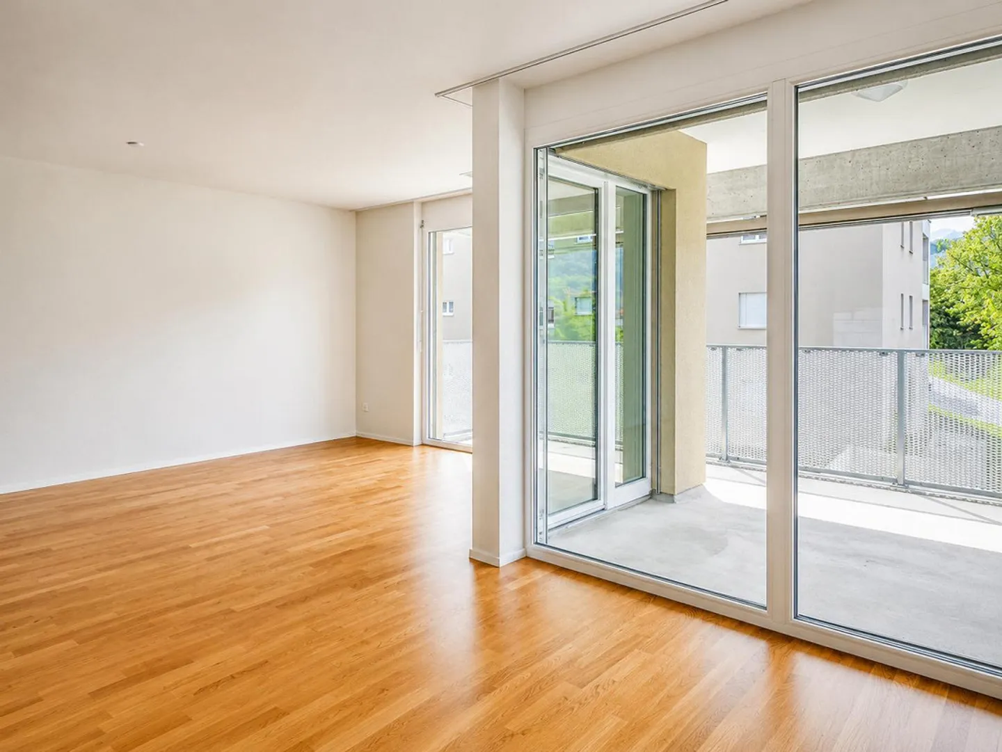 Modernes Apartment mit grossem Balkon - Foto 3 von 10