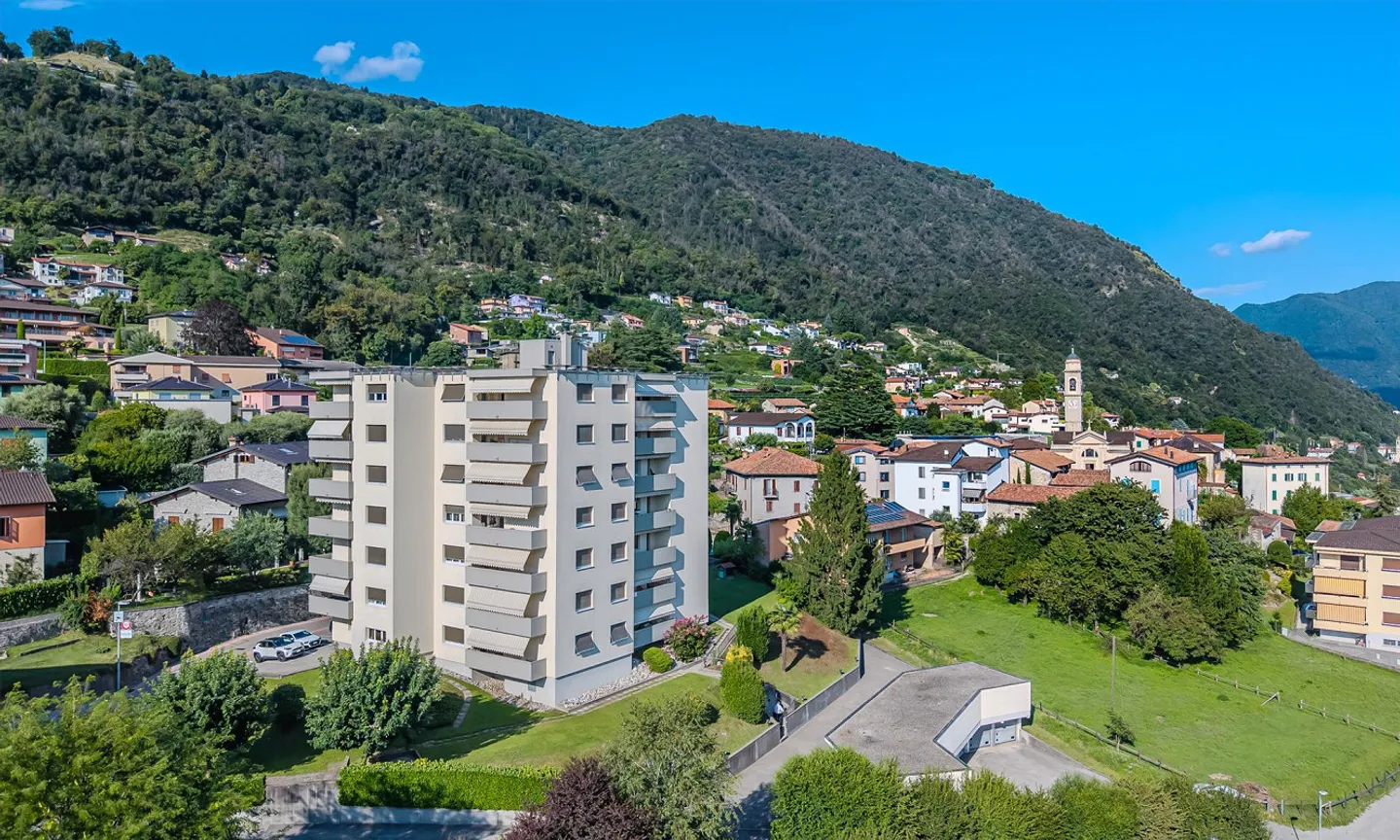 BEAUTIFUL 4.5 ROOMS WITH 2 BALCONIES AND GARAGE IN MORBIO INFERIORE - Photo 9 of 9