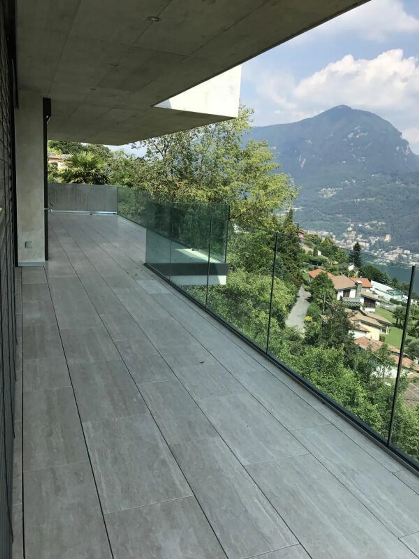 3.5-ROOM APARTMENT WITH UNMATCHED LAKE VIEW - Photo 17 of 30