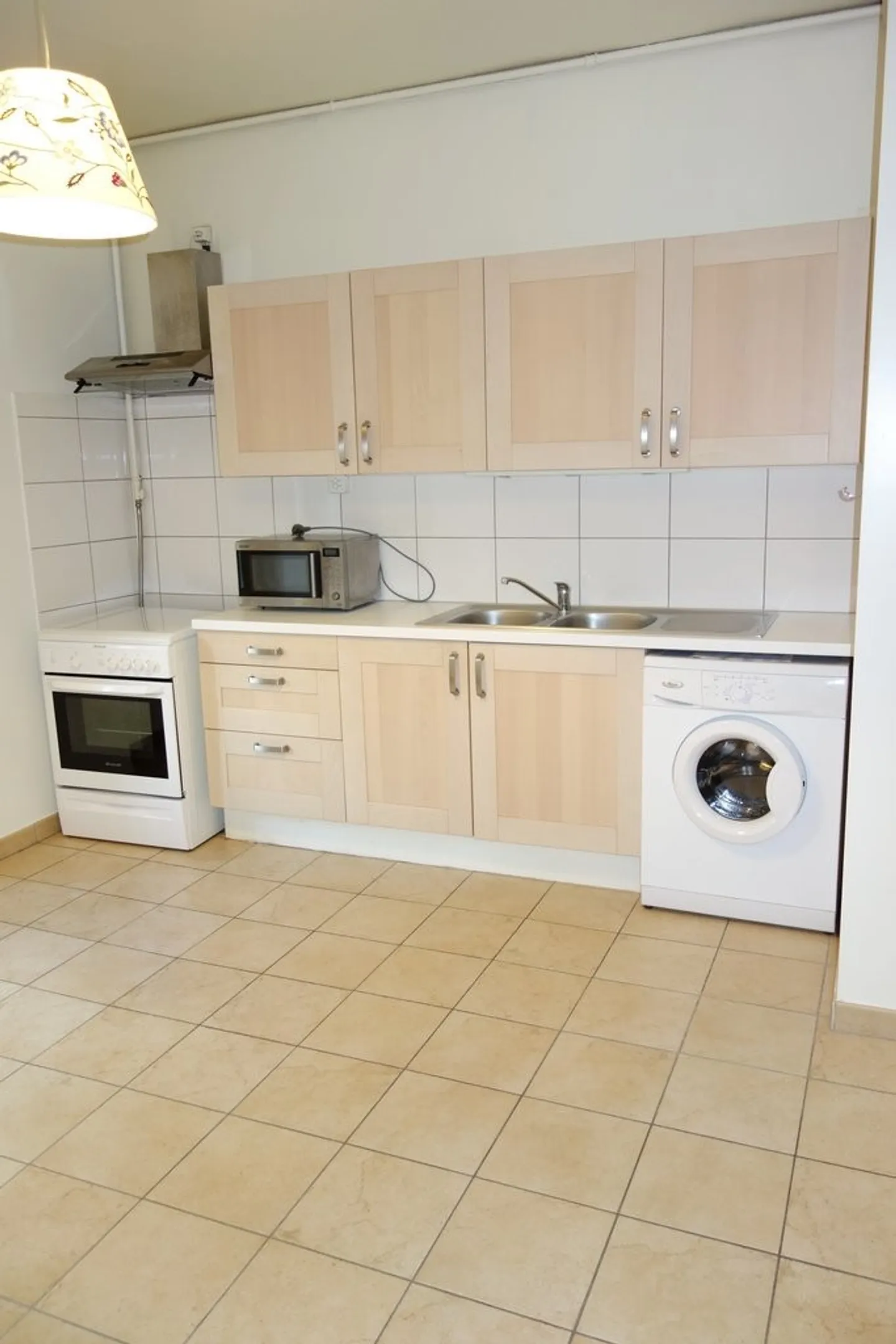 Vicino alla stazione ferroviaria di Eaux-Vives - Foto 3 di 7