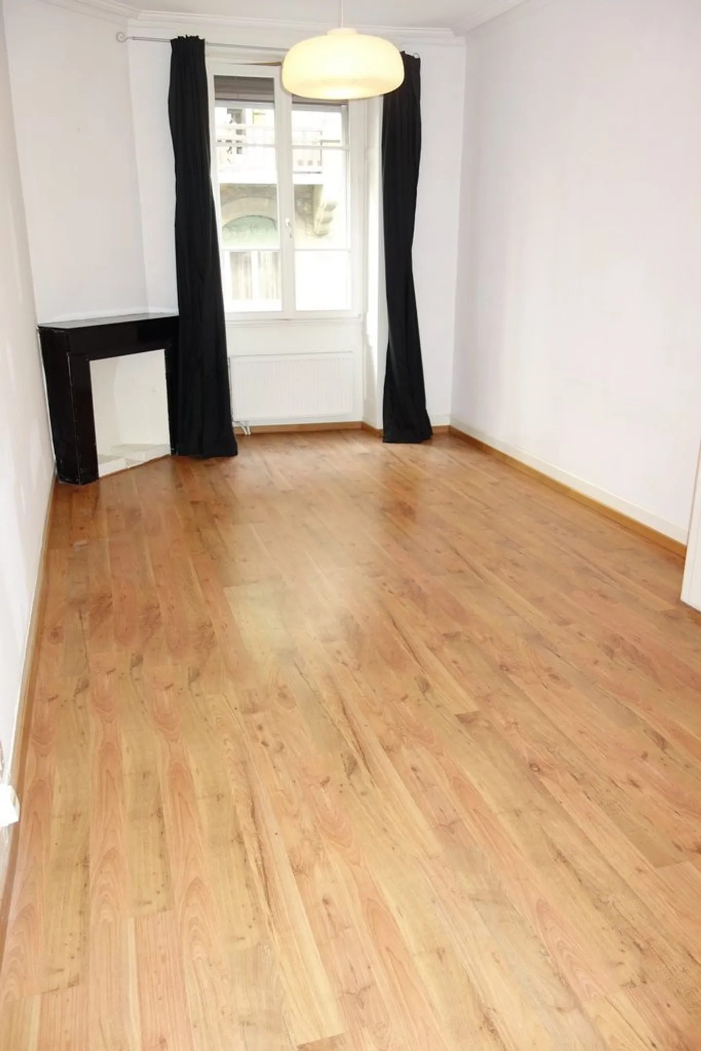 Vicino alla stazione ferroviaria di Eaux-Vives - Foto 4 di 7