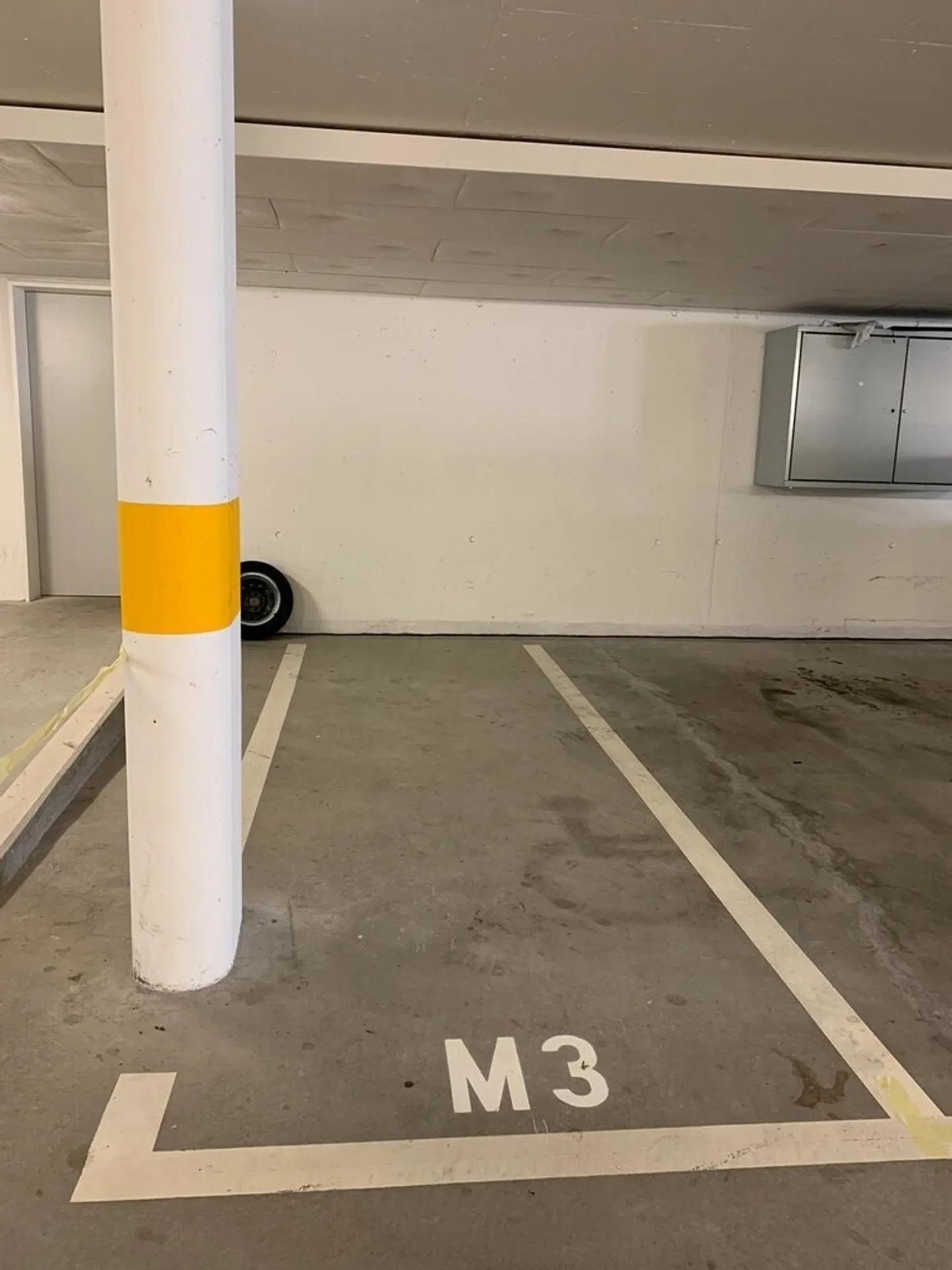 Motorcycle parking for rent - Photo 3 of 3